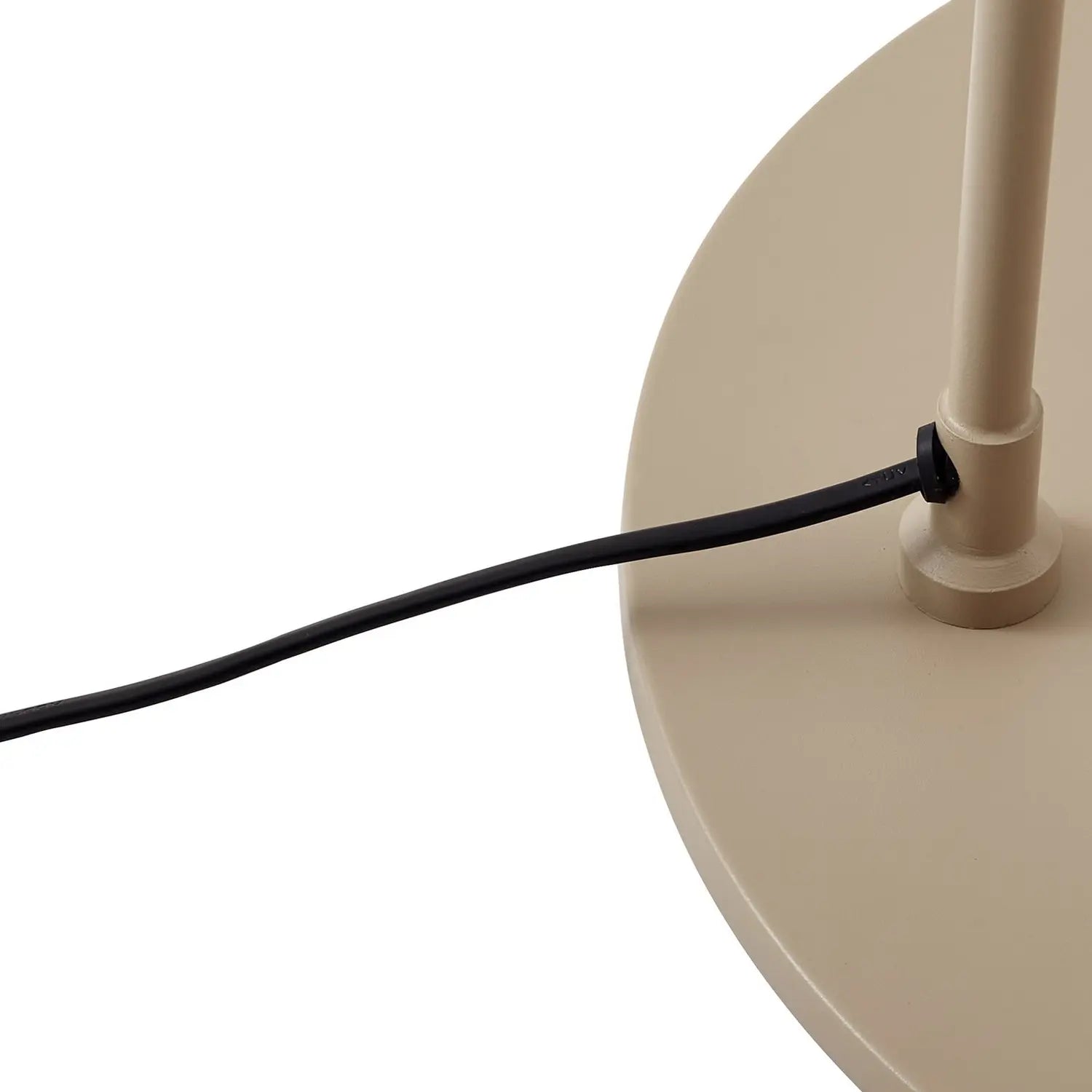 B-Ware Lindby Bogenlampe Stehlampe Triangolo Metall Beige E27 Schalter - 4255830902697