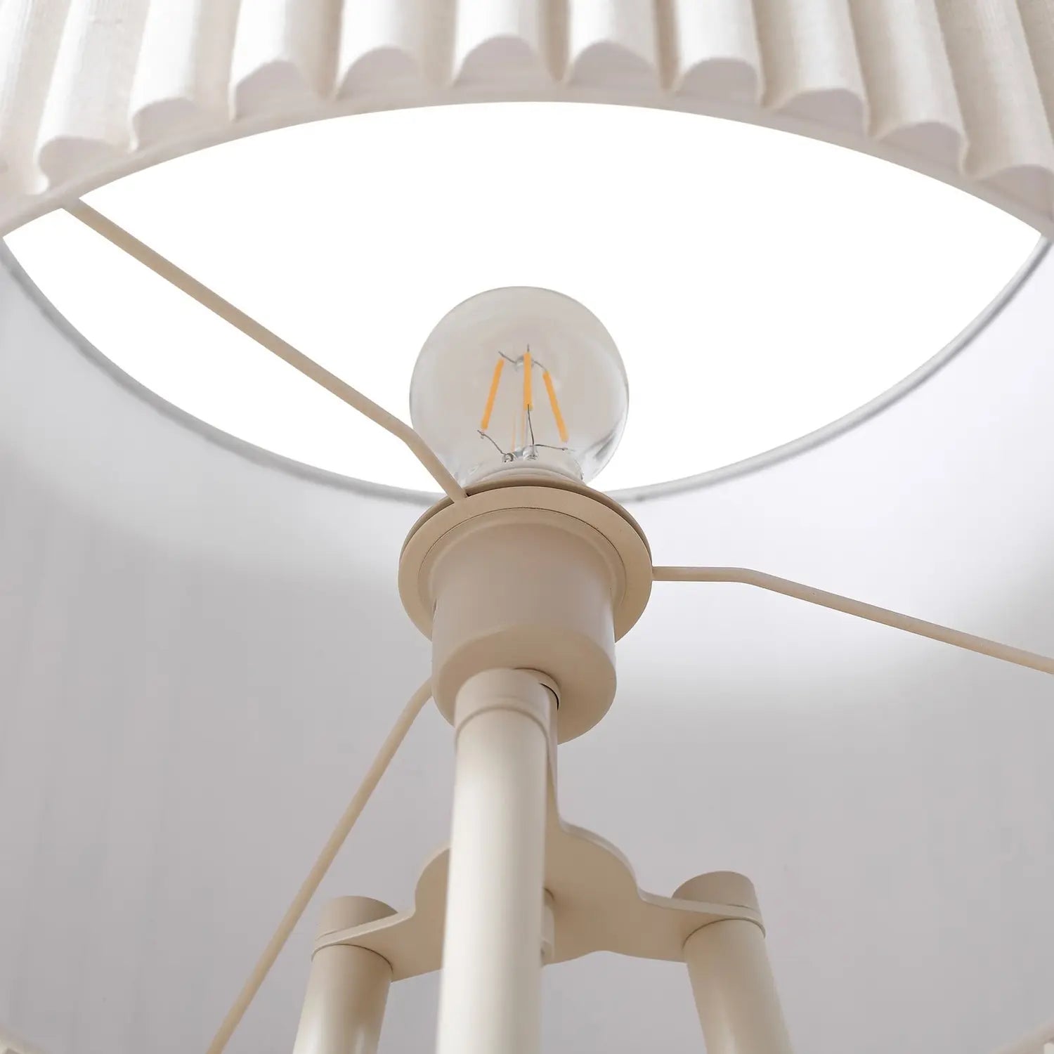 B-Ware Lindby Stehlampe Standlampe Libbie Leinen Cremefarben Dreibein Wohnzimmerlampe
