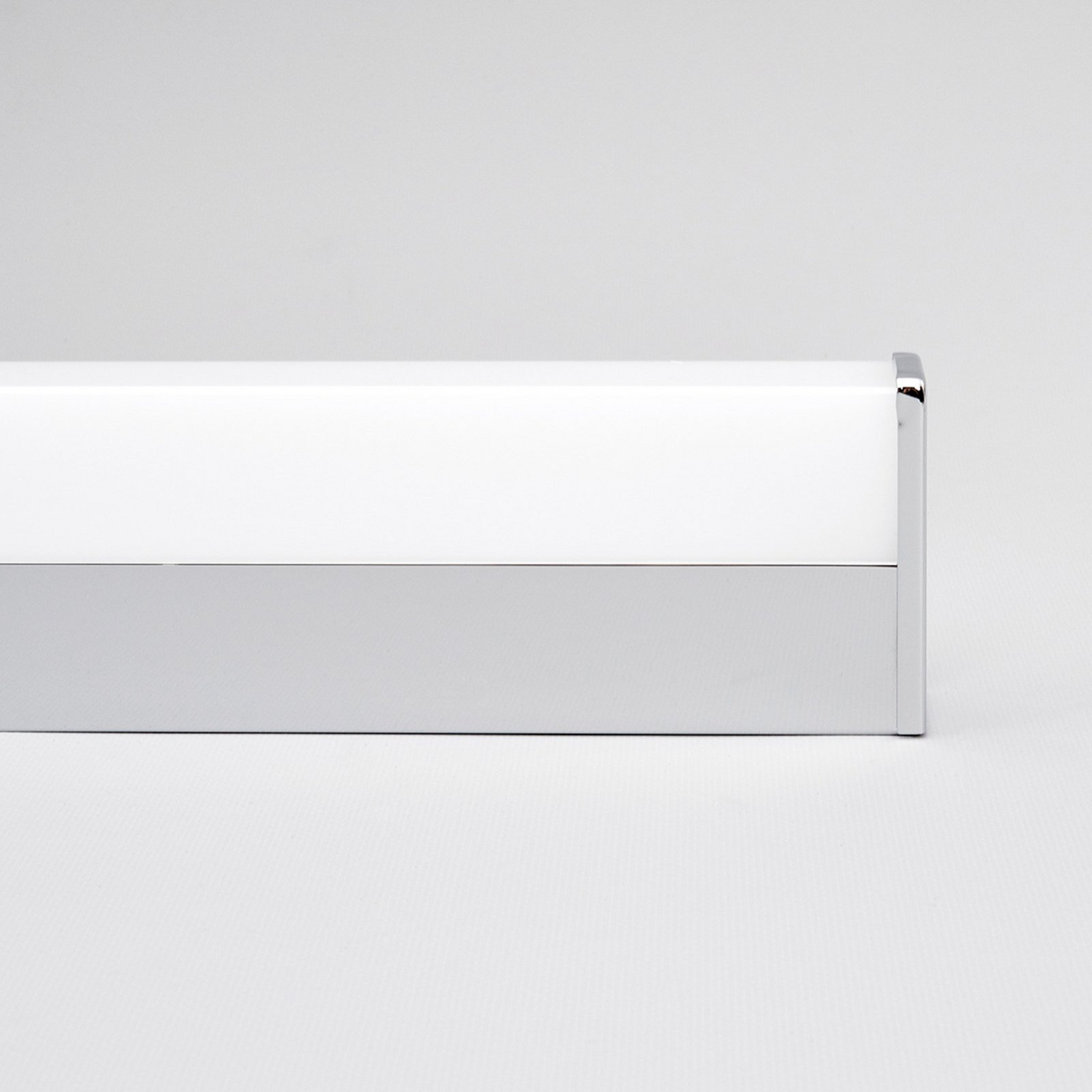 Lampe de salle de bain LED Lindby de catégorie B, lampe de salle de bain, éclairage de miroir, lampe carrée Philippa, 58,8 cm