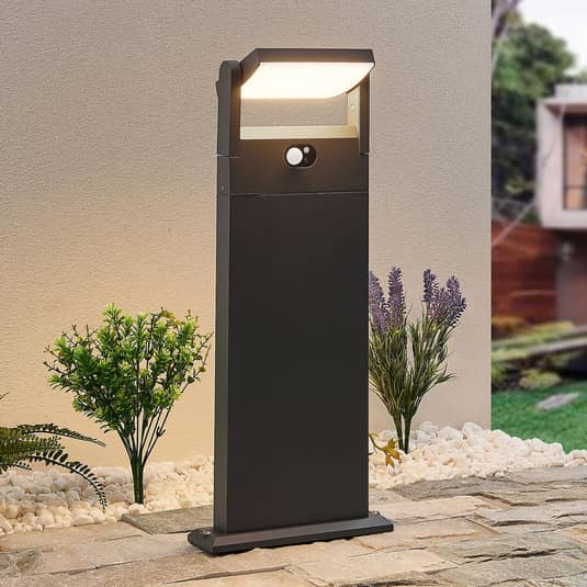 Lampe solaire LED Lindby Novalie pour allée, IP54, 3,7 W, gris foncé, reconditionnée. 