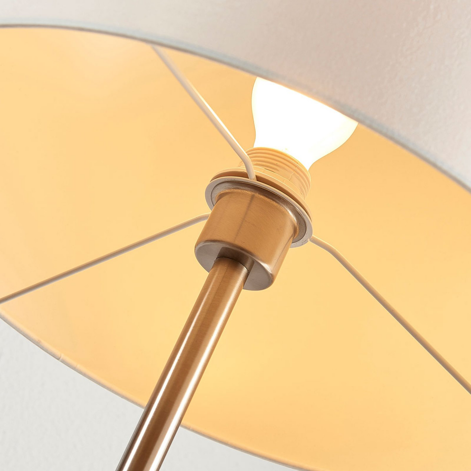 B-Ware Stehlampe Stehleuchte Lindby Parsa Weiß Textil Metall Fußschalter Wohnbereich959