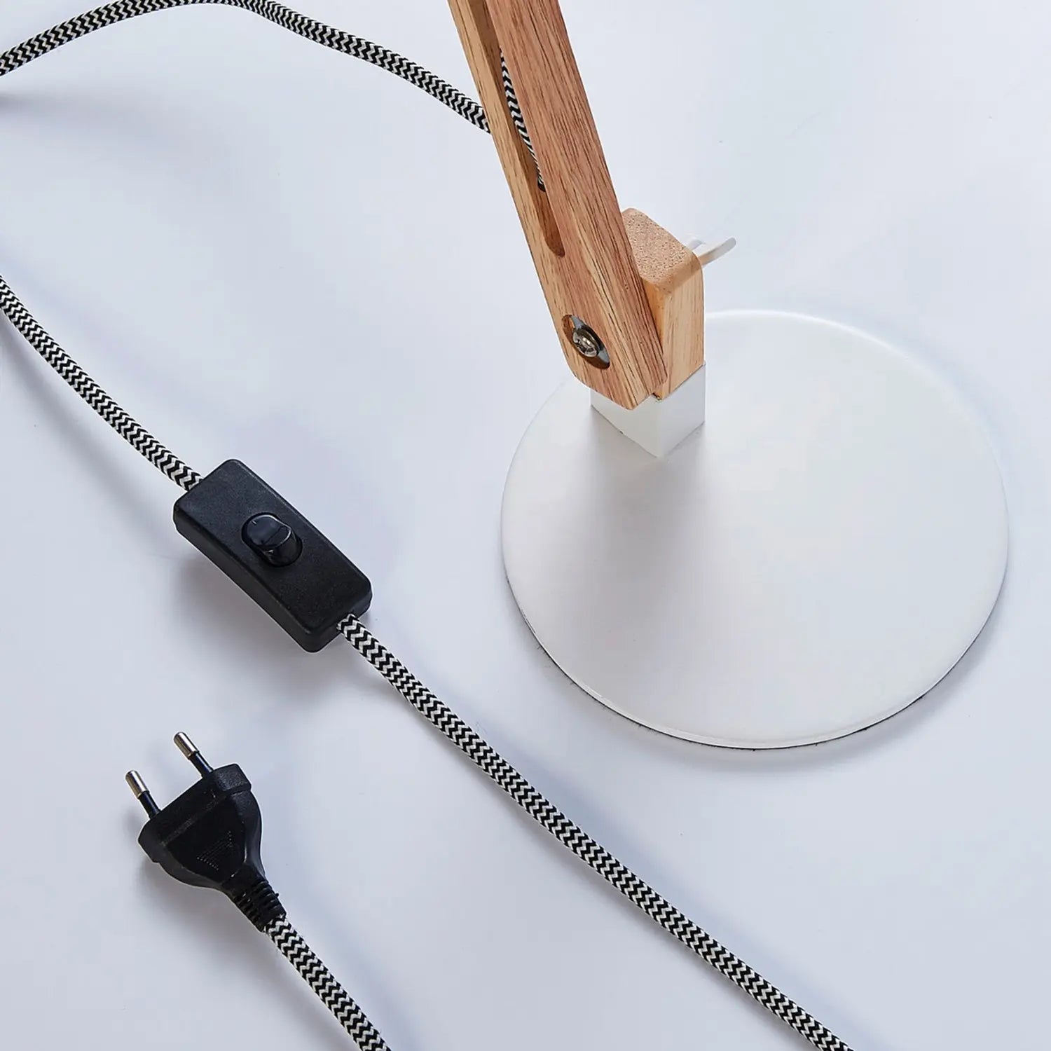 B-Ware Lindby Holz Schreibtischlampe Shivanja Schreibtischleuchte Lampe Weiß Schirm - 4251096528336