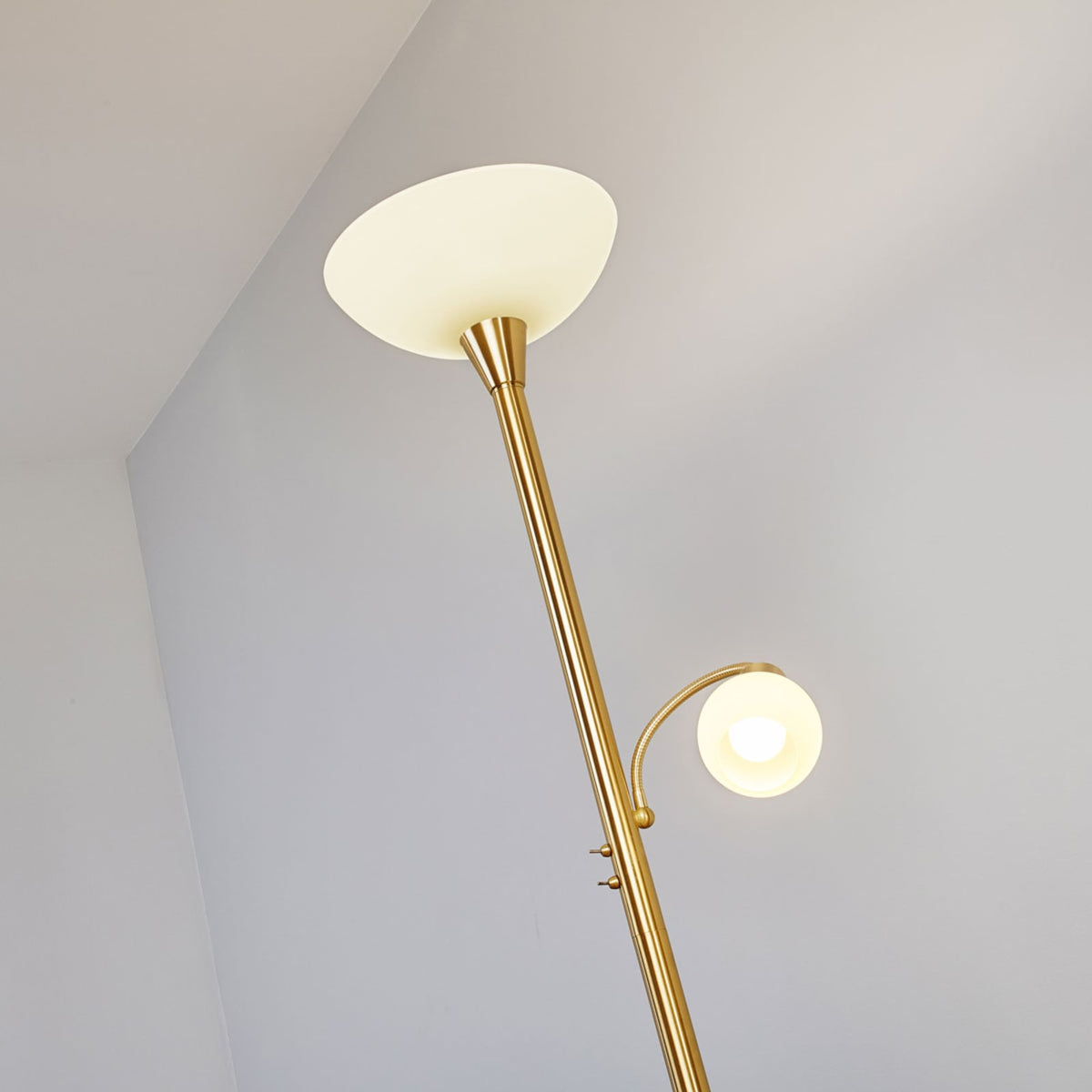 Lindby Stehlampe Stehleuchte Elaina Leselicht messing E27 Metall Glas warmweiß - 6291106552539