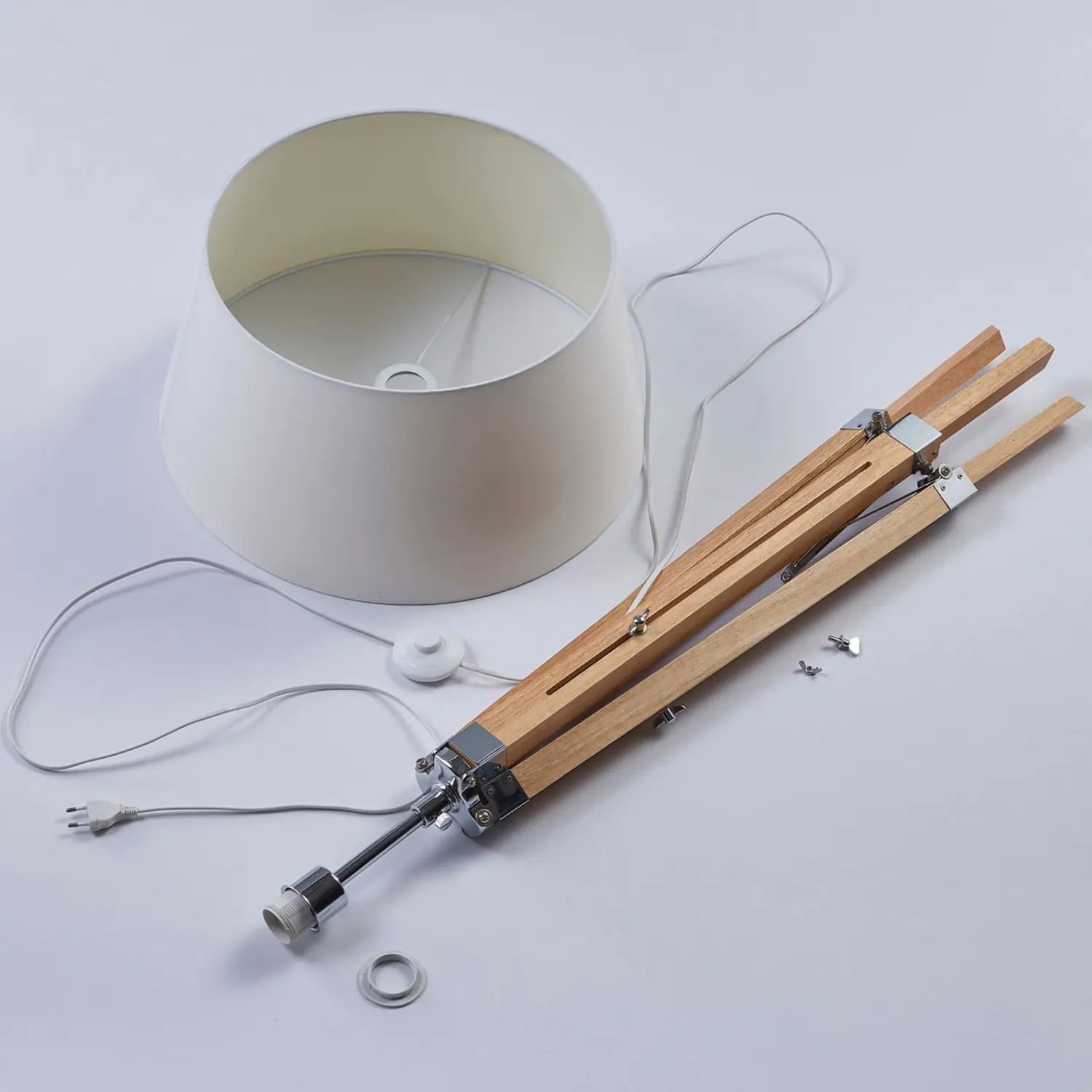 B-Ware Lindby Stehlampe Katie Mit Dreibeinigem Holzgestell Stehleuchte Lampe Leuchte - 4251096525014