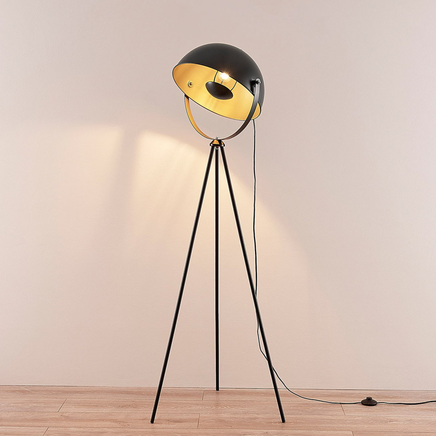 B-Ware Lindby Tripod Stehlampe Meline Stehleuchte Lampe Wohnzimmerlampe Schwarz Gold - 4251096545791