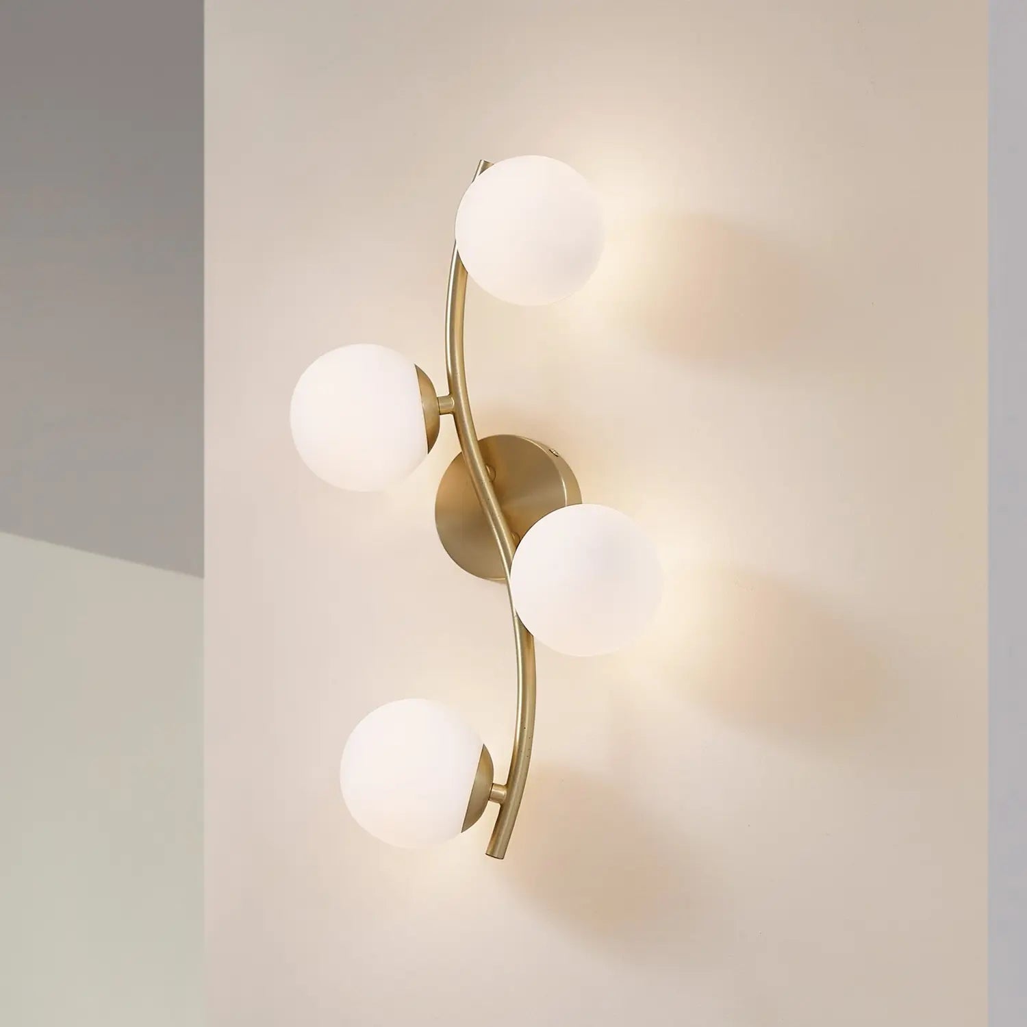 B-Ware Lindby Wandleuchte Wandlampe Josiana Glas Kugel Messing Beleuchtung Wohnraum - 4255830903489