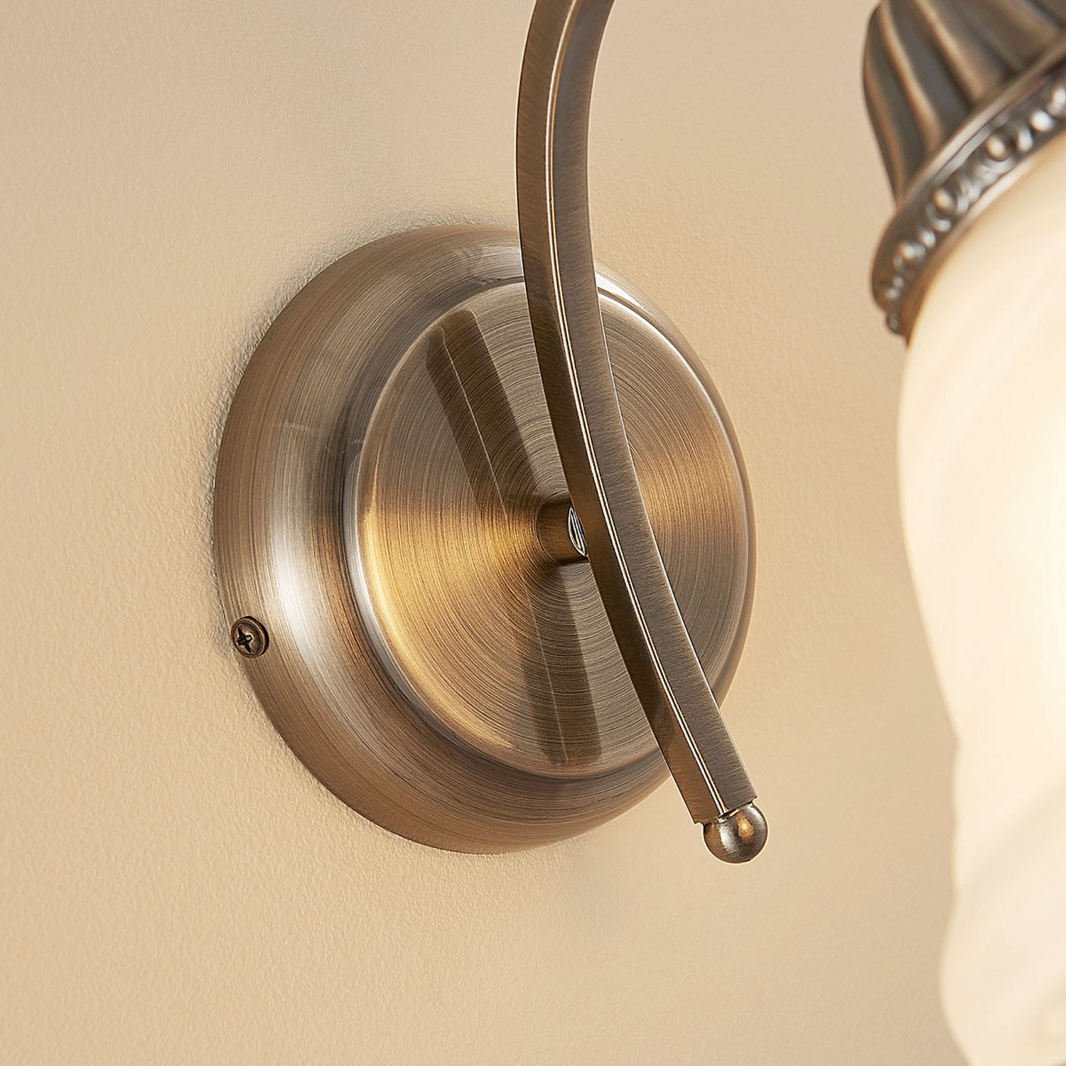 B-Ware Lindby Gebogene Wandleuchte Mialina Wandleuchte E27 Messing Weiß Siehe Text/Foto - 4251096507515