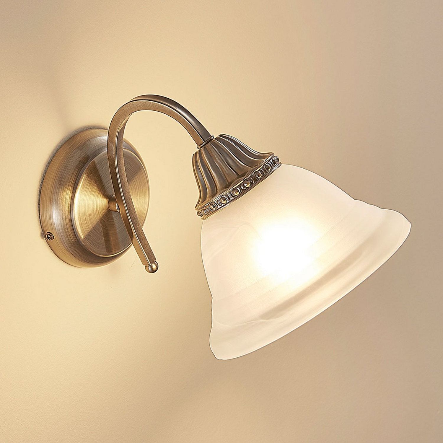 B-Ware Lindby Gebogene Wandleuchte Mialina Wandleuchte E27 Messing Weiß Siehe Text/Foto - 4251096507515