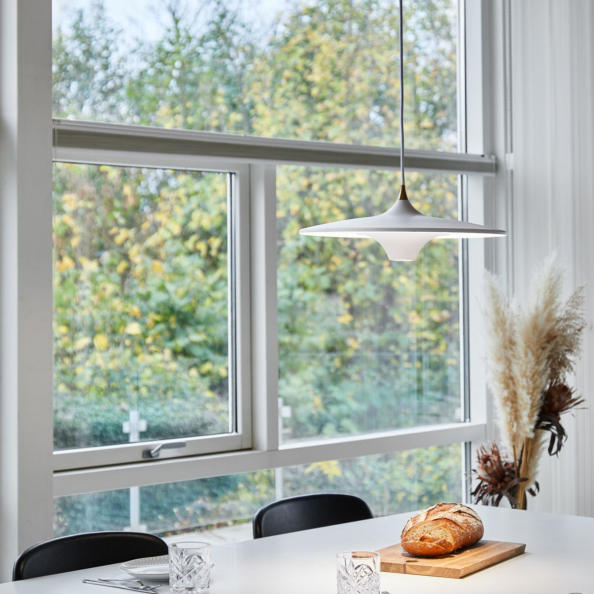 LOOM DESIGN Hängeleuchte Pendelleuchte LED Lampe Moja Aluminium Messing weiß - 5712802225158