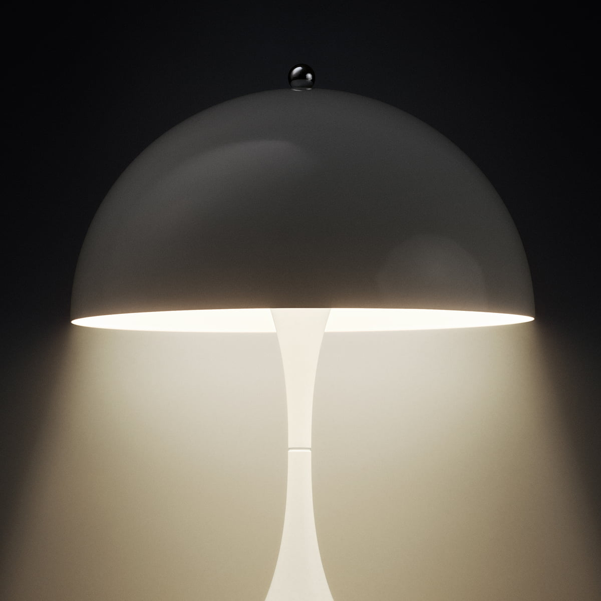 Lampe de table LED Louis Poulsen Panthella de seconde main, rechargeable, beige, portable, design moderne V3