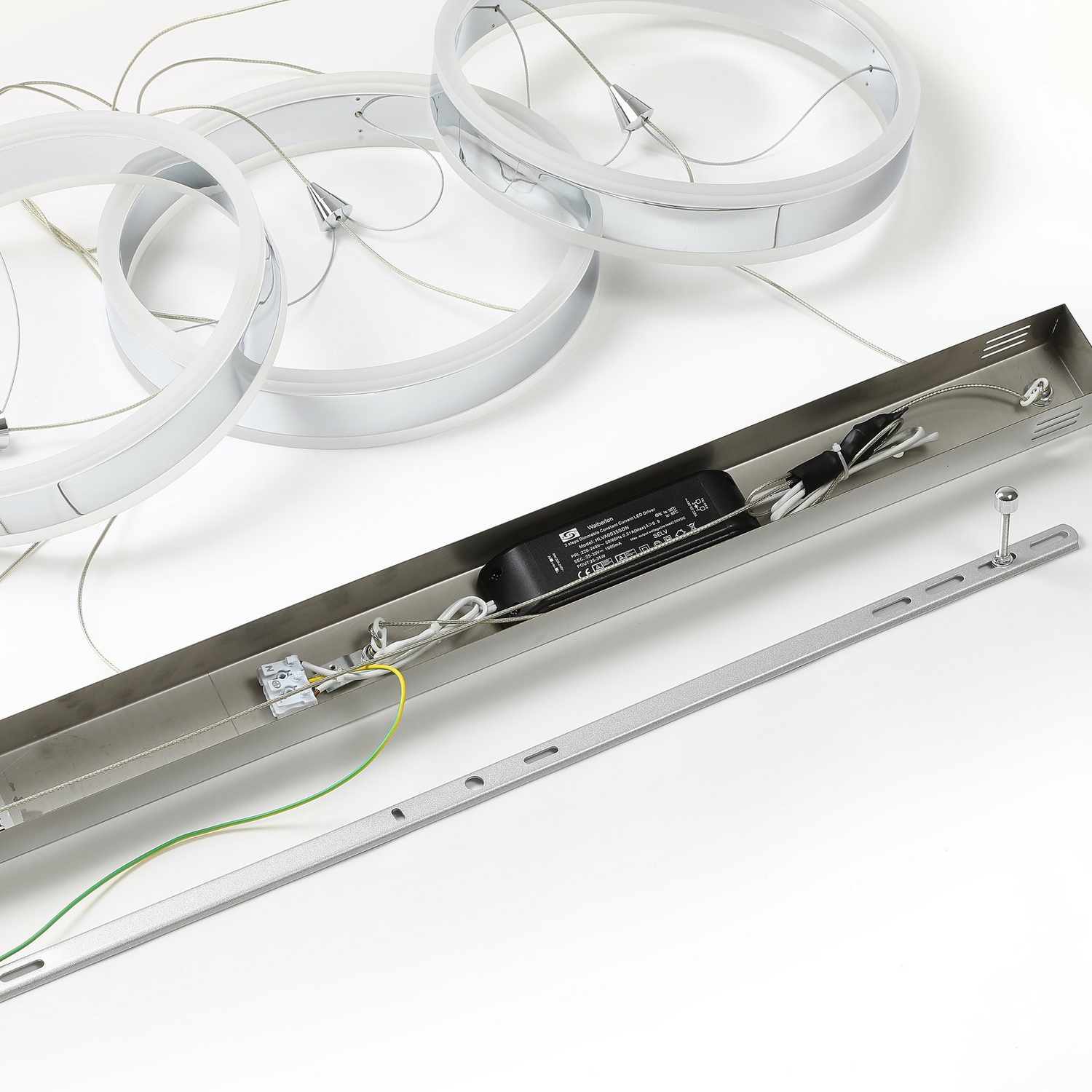 Suspension LED Lucande de qualité B, lampe de plafond Lyani à 3 anneaux, lampe suspendue