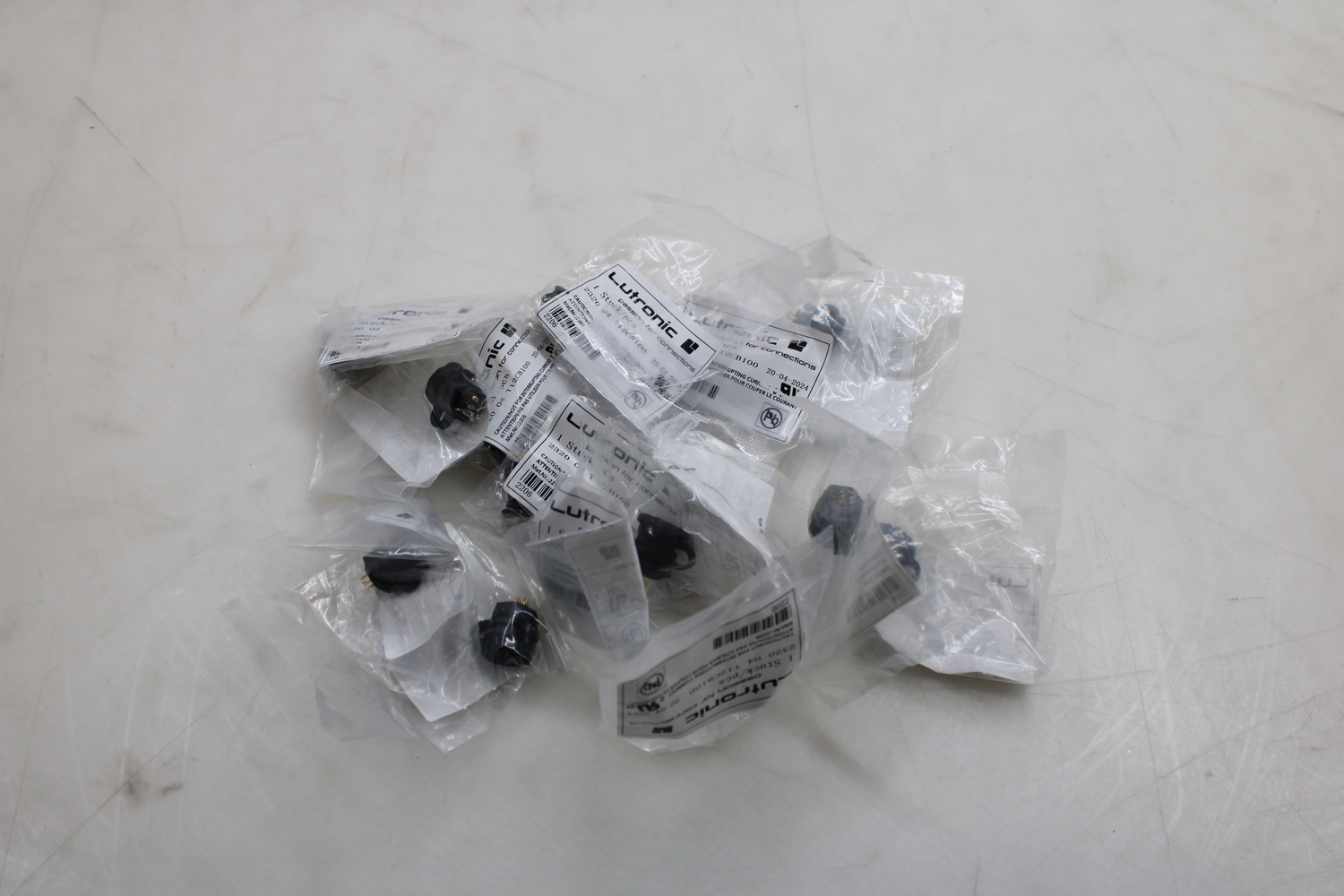 Lutronic 0270 04 Rundsteckverbinder Kupplung Einbau Steckverbinder 15 Stück B-Ware