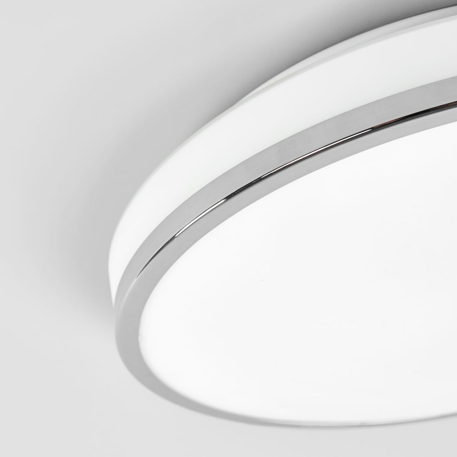 Plafonnier/suspension LED Lyss de qualité B pour salle de bain, 18,2 watts, blanc