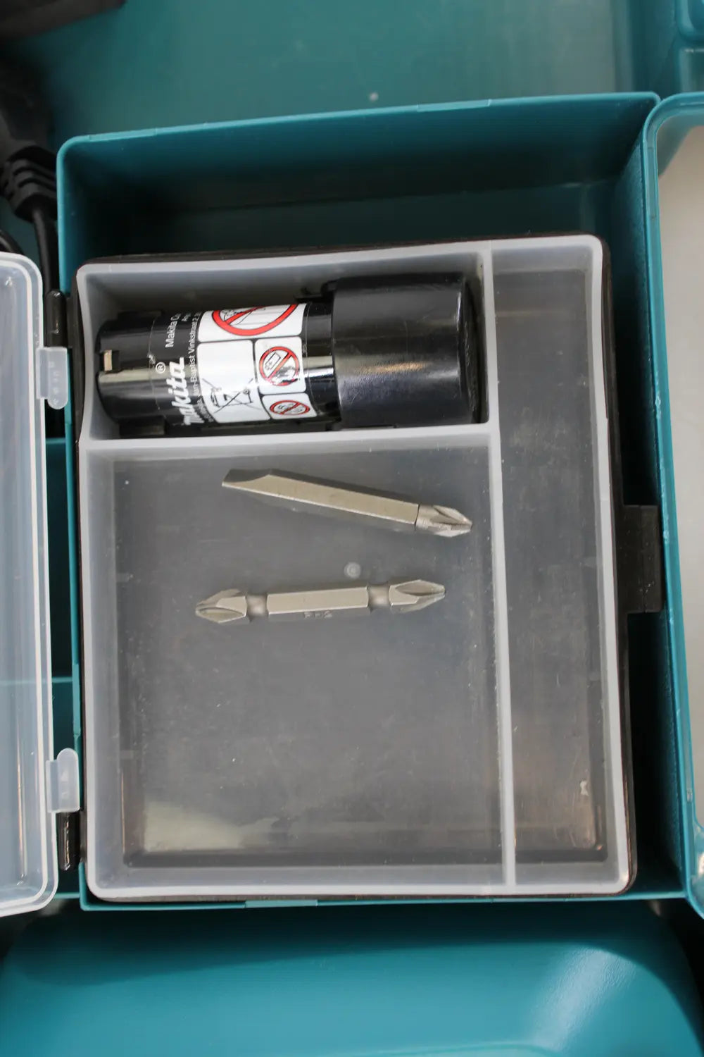 D-Ware Makita Df012 Dse Akku Knickschrauber Akkuschrauber 7.2 V 2. Akku Koffer Defektware - 88381838009