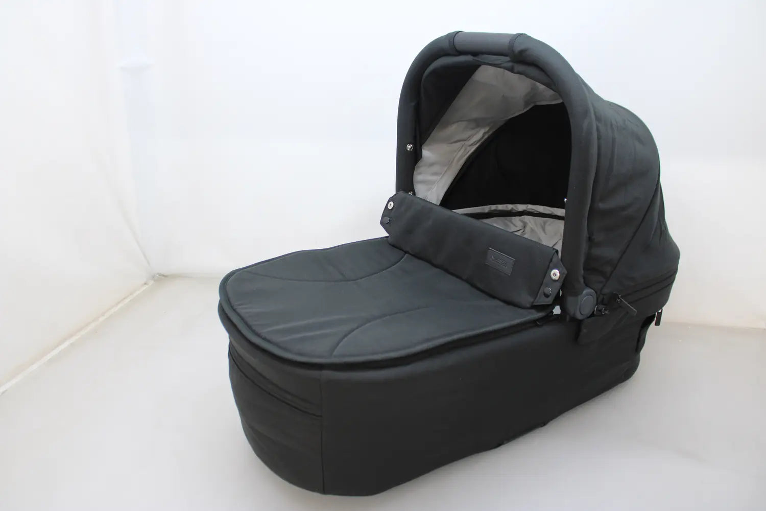 B-Ware Mast Kinderwagen Buggy M5x Onyx Schwarz Babywanne Sportsitz Siehe Text/Foto - 2000583015352