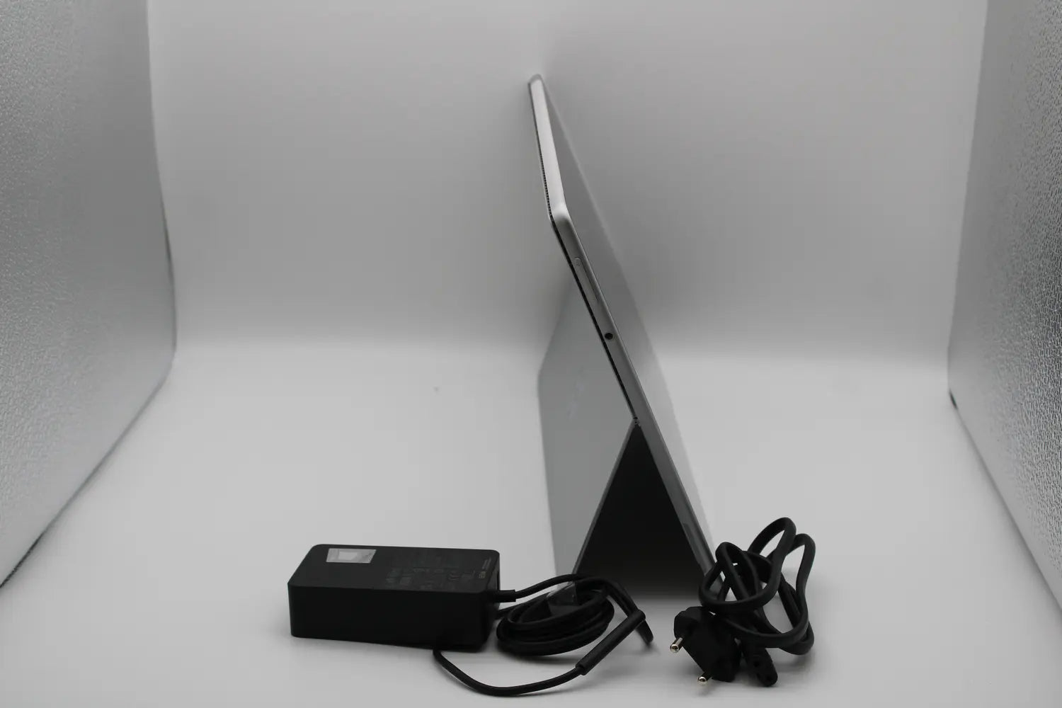 D-Ware Microsoft Surface Tablet Pro 8 Platin Intel I5 8 Gb Ram 128 Gb Ssd 13 Zoll Defekt - 889842795165