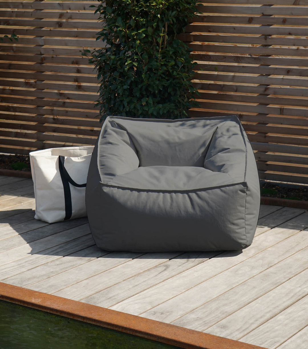 Mokebo Gartensessel Sitzsack Outdoor Kissen Relaxliege Bodenkissen Anthrazit B-Ware - 4262436124293