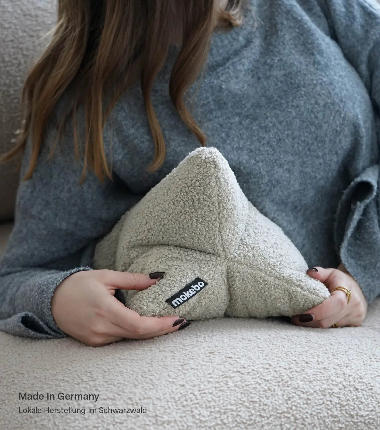 B-Ware Mokebo Lesekissen Aus Weichen Bouclé Stoff 'Der Leseknochen', Ergonomisches Nack - 4262436126242