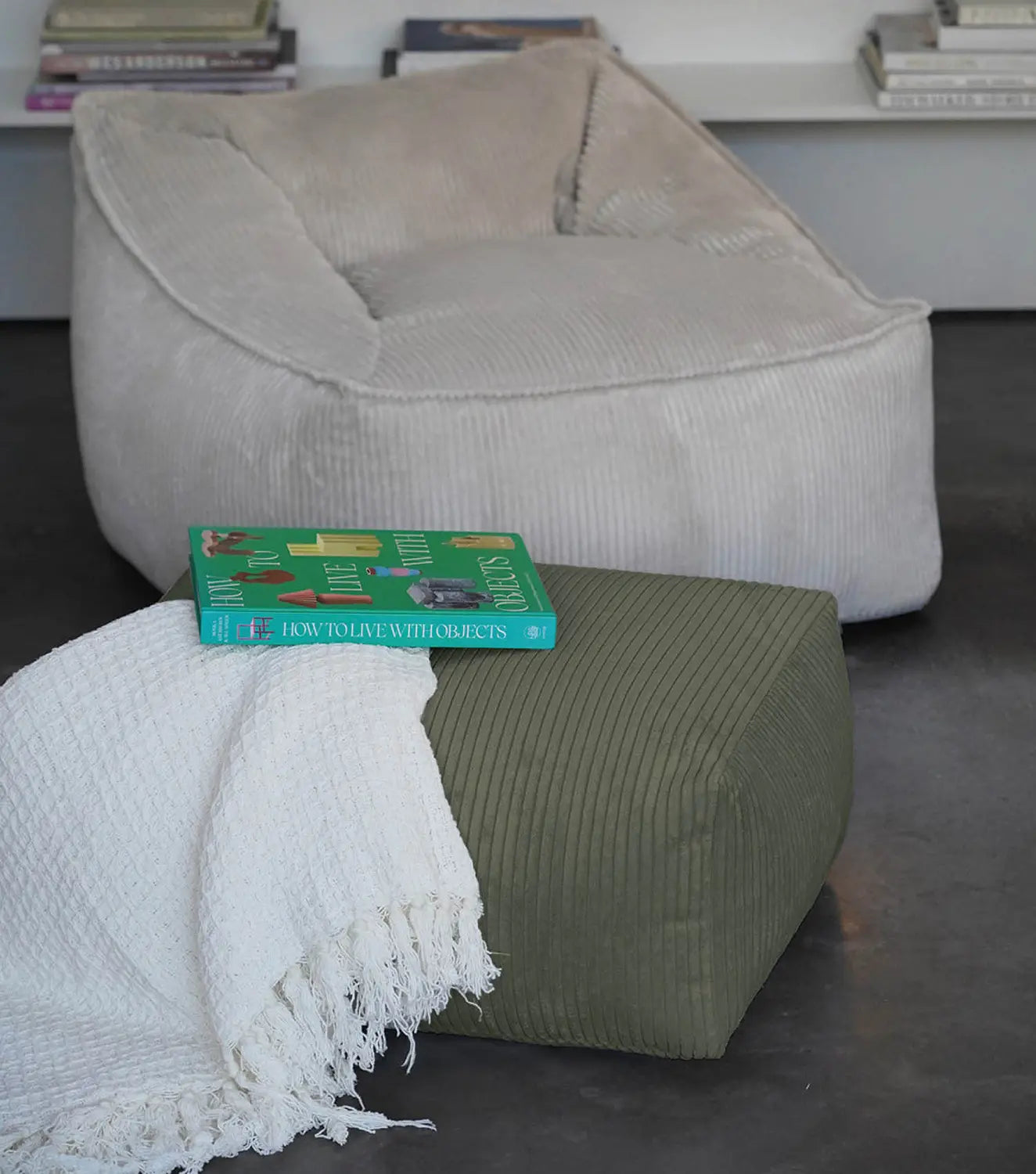 Mokebo Pouf Hocker Sitzhocker Sitzpouf Grün Cordbezug Eps Füllung Wohnzimmer