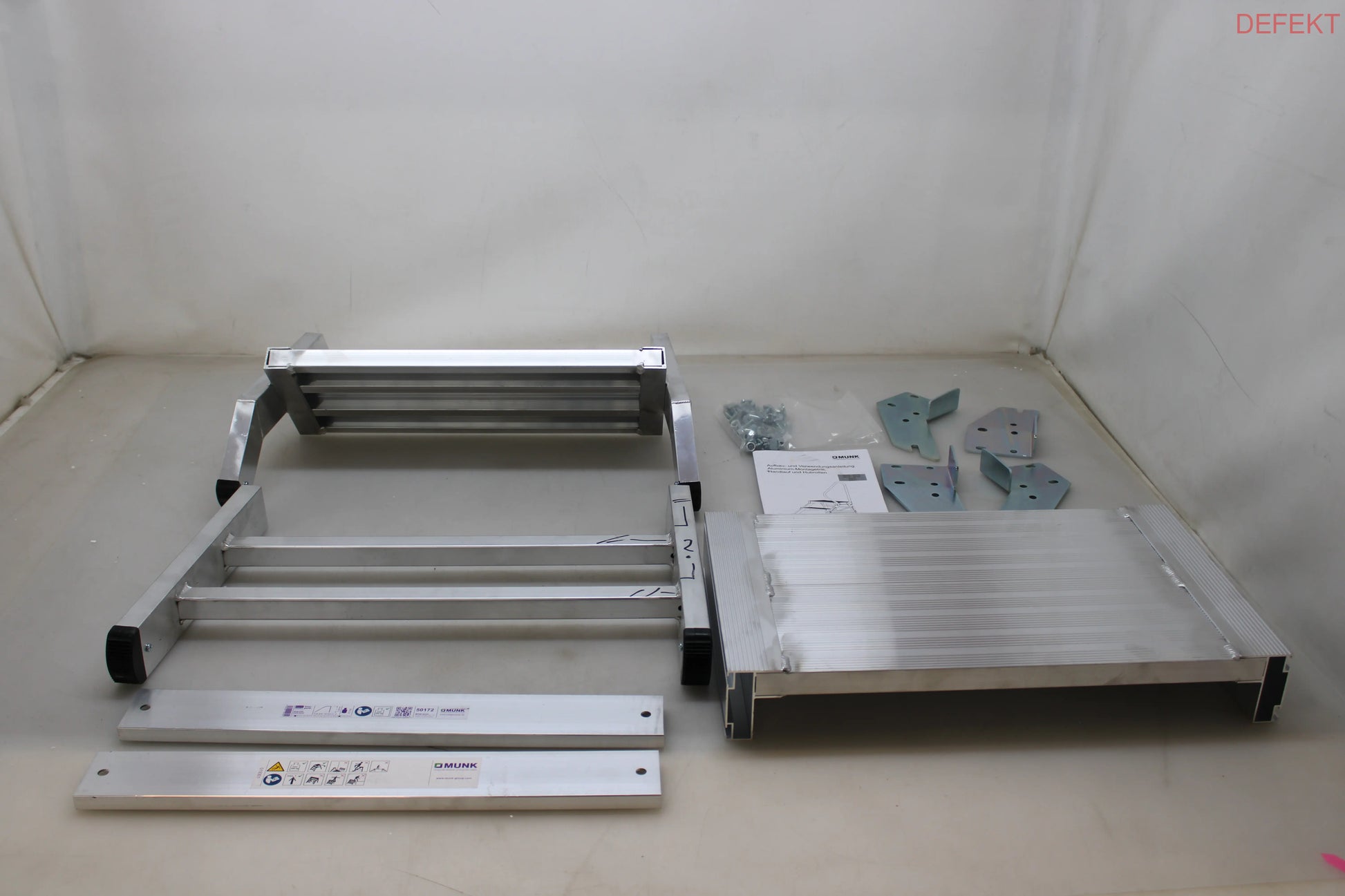 D-Ware Munk Tritt Steighilfe Aluminium Montagetritt Plattform 2 Stufen 300kg Defektware - 4031405501720
