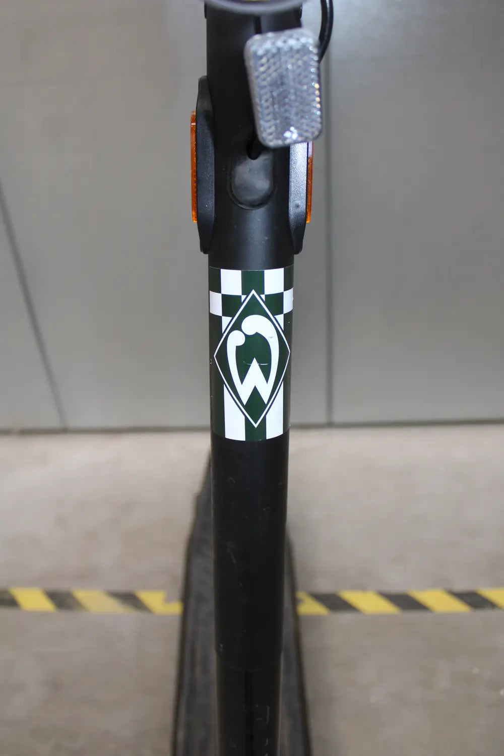 D-Ware Niu K Qi3 Sport E Scooter Li Ion Straßenzulassung Deutschland Scooter Defektware - 6972782764408