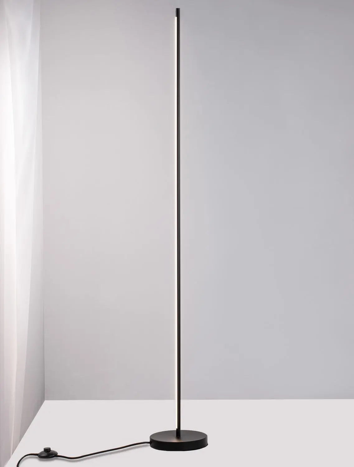 B-Ware Nova Luce Stehlampe Standleuchte Colby Led Schwarz Warmweiß Aluminium 150 Cm 18 W - 5212017431547
