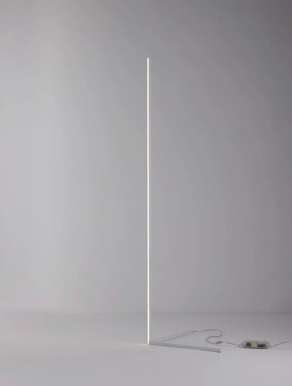B-Ware Nova Luce Stehlampe Standleuchte Led V Line Weiß Warmweiß Dimmbar Wohnzimmer 18 W - 5212017433411
