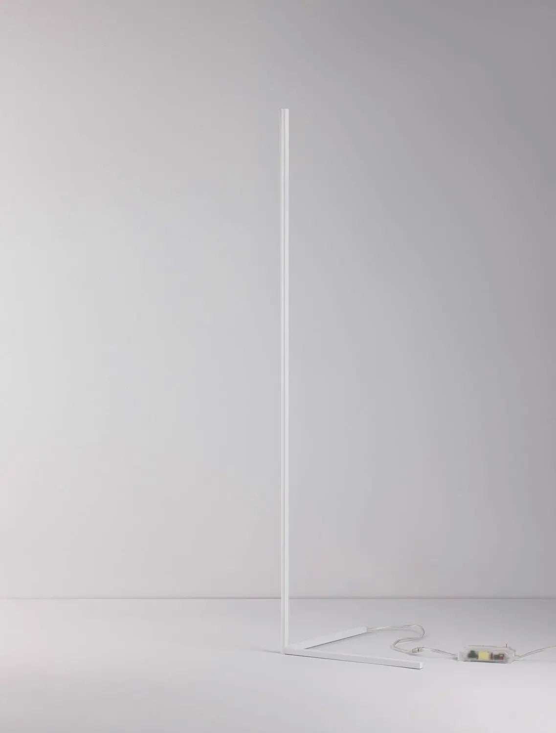 B-Ware Nova Luce Stehlampe Standleuchte Led V Line Weiß Warmweiß Dimmbar Wohnzimmer 18 W - 5212017433411