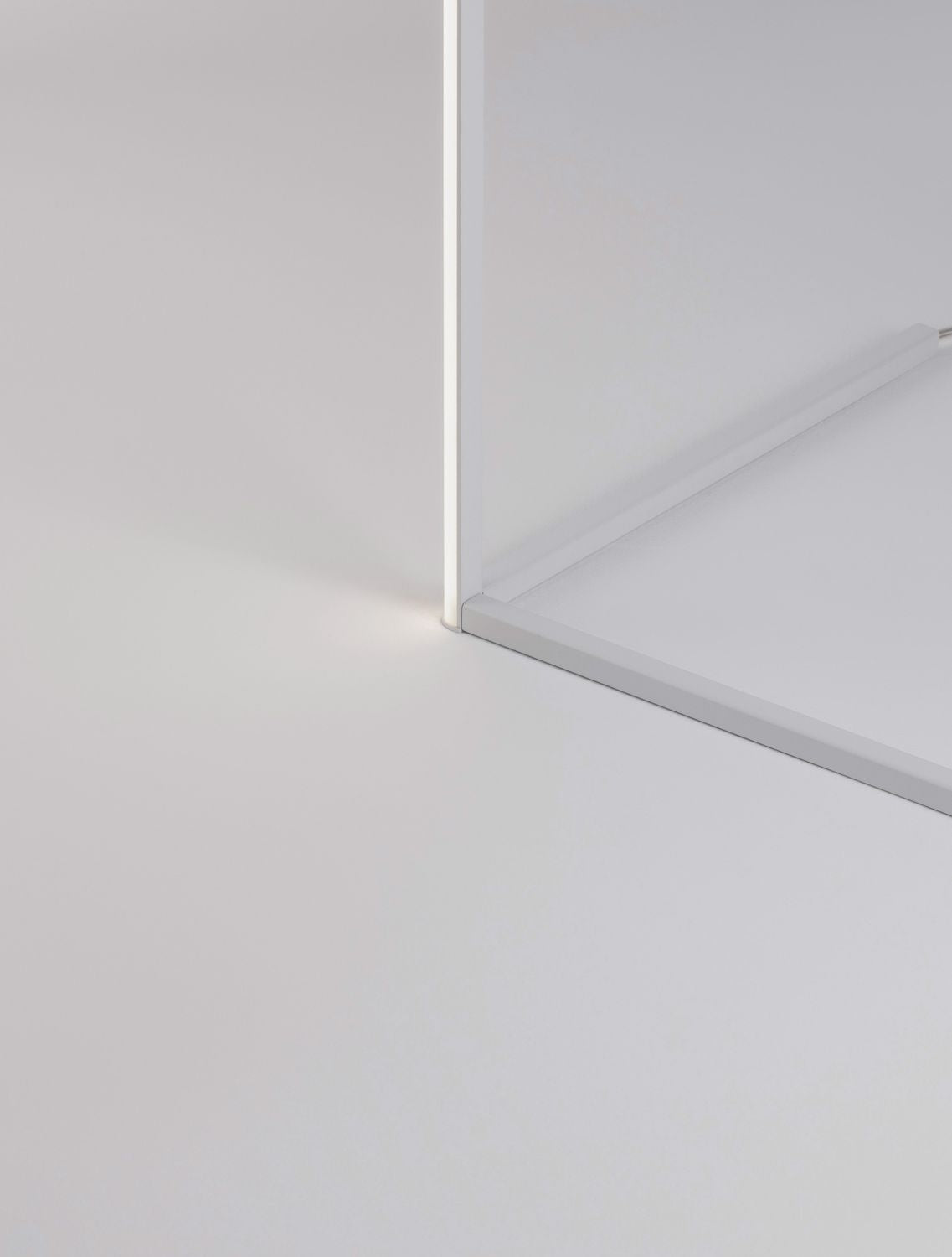Nova Luce Stehlampe Standleuchte LED V LINE Weiß Warmweiß dimmbar Wohnzimmer 18W - 5212017433411