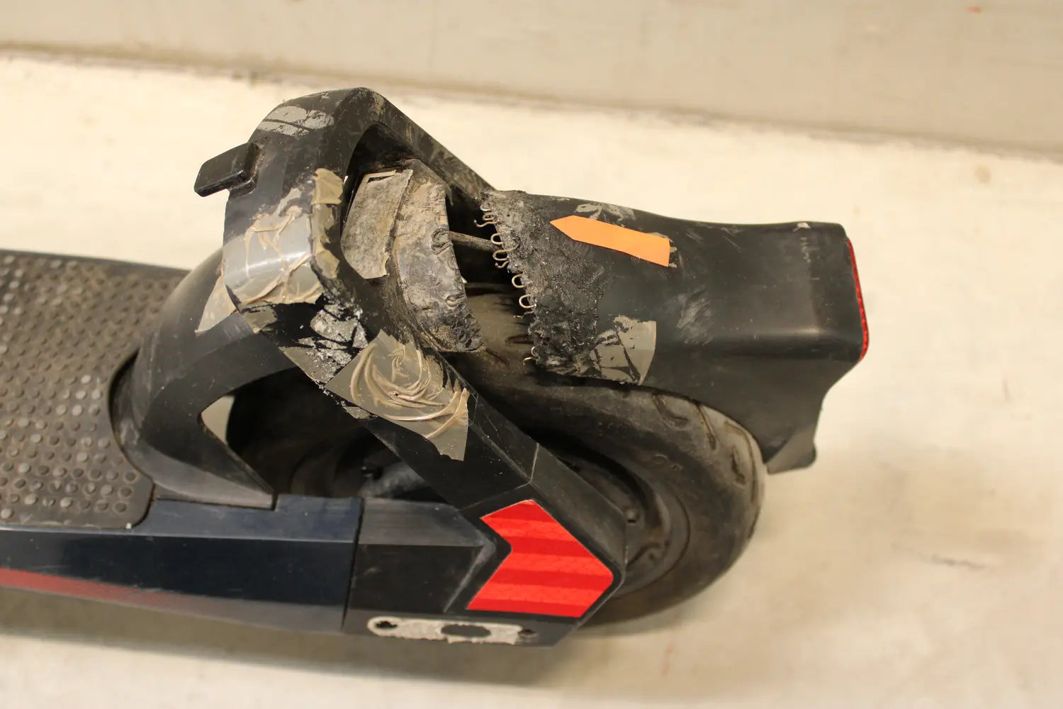 D-Ware Oracle Red Bull Racing E Scooter Roller Nine Rs 900 Rahmen 36 V Defektware - 4260186731358