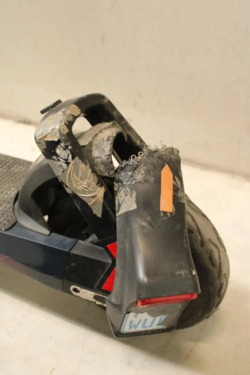 D-Ware Oracle Red Bull Racing E Scooter Roller Nine Rs 900 Rahmen 36 V Defektware - 4260186731358