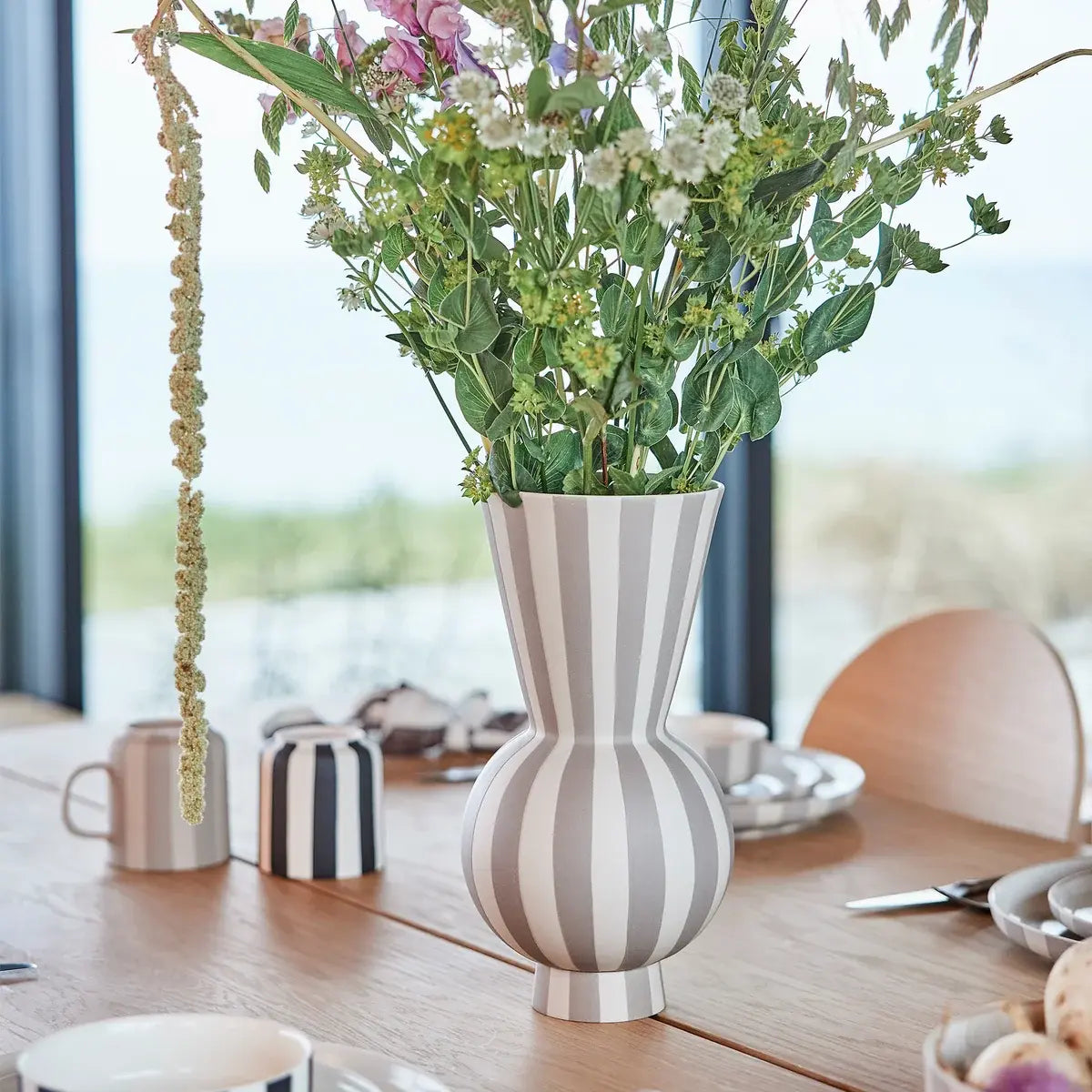 B-Ware Oyoy Vase Gefäß Streifenmuster Keramik Weiß Schwarz 28 Cm Toppu Serie - 5712195075927