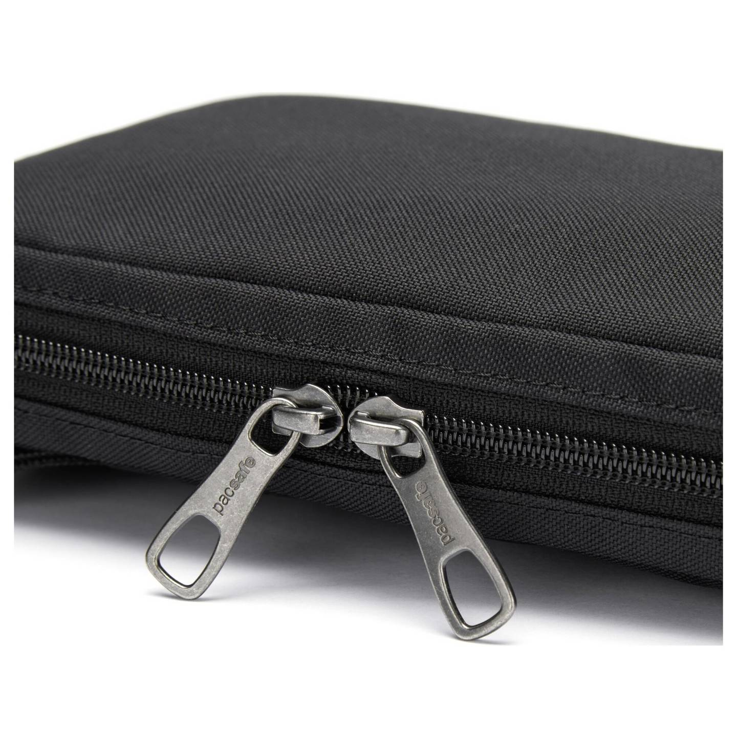 B-Ware Pacsafe Umhängetasche Schultertasche Rfi Dsafe Tech Crossbody 11060130 1 St - 688334008581