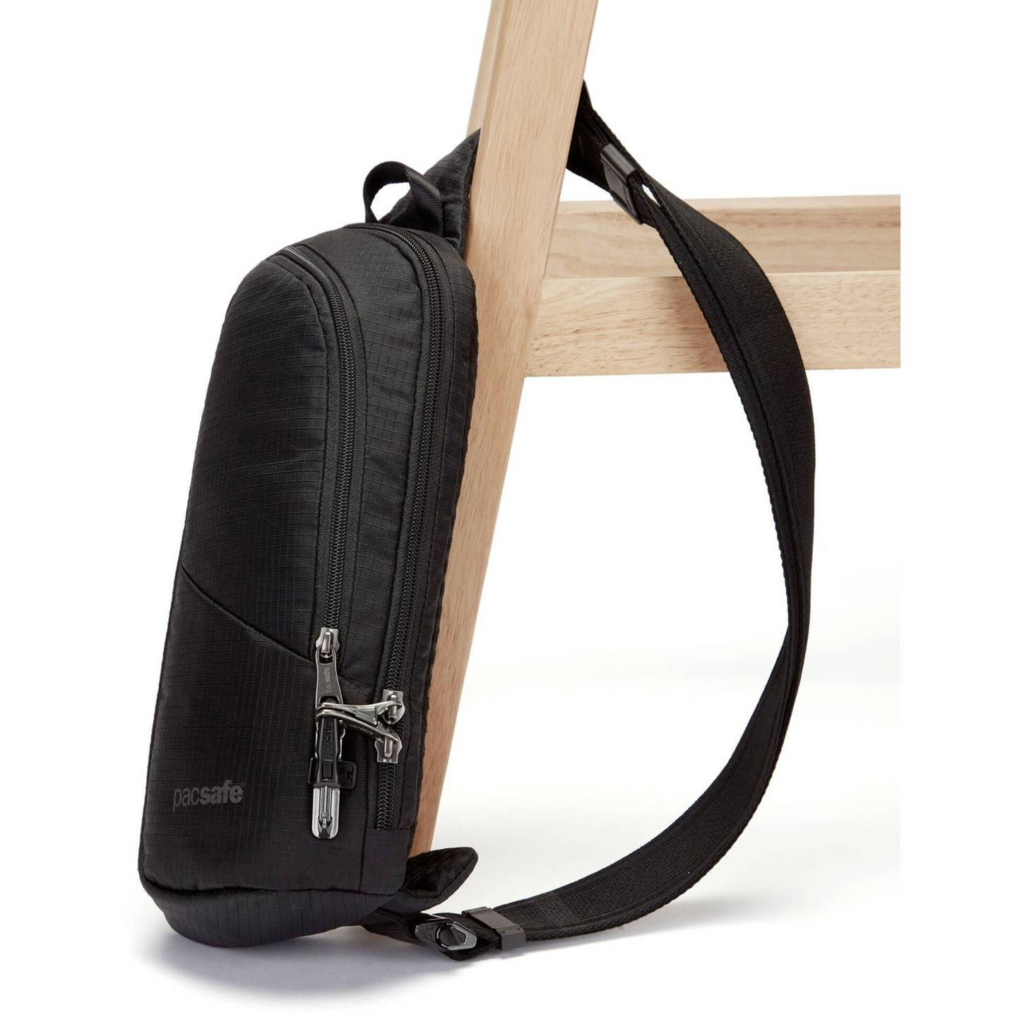 B-Ware Pacsafe Umhängetasche Sling Pack Tasche Vibe 150 2.5 L Schwarz 16x33x6cm - 688334053840