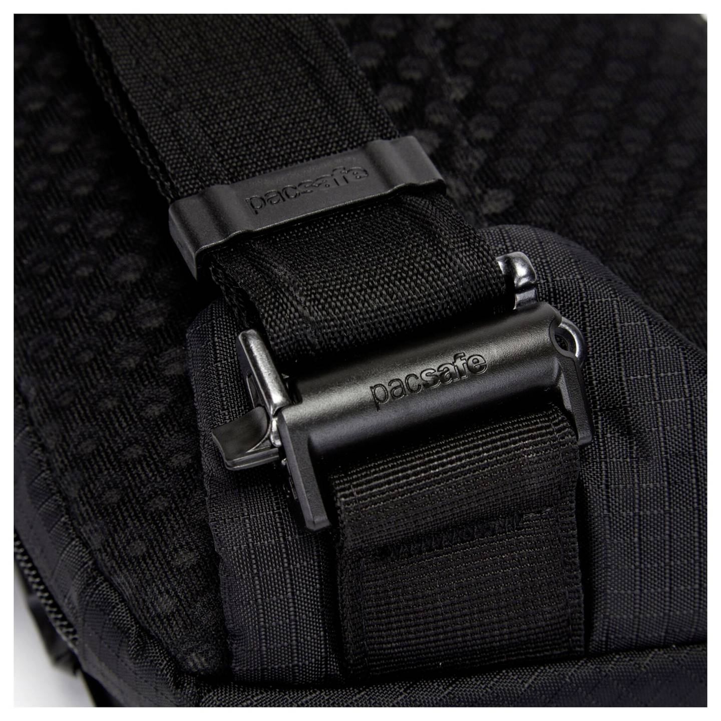 B-Ware Pacsafe Umhängetasche Sling Pack Tasche Vibe 150 2.5 L Schwarz 16x33x6cm - 688334053840