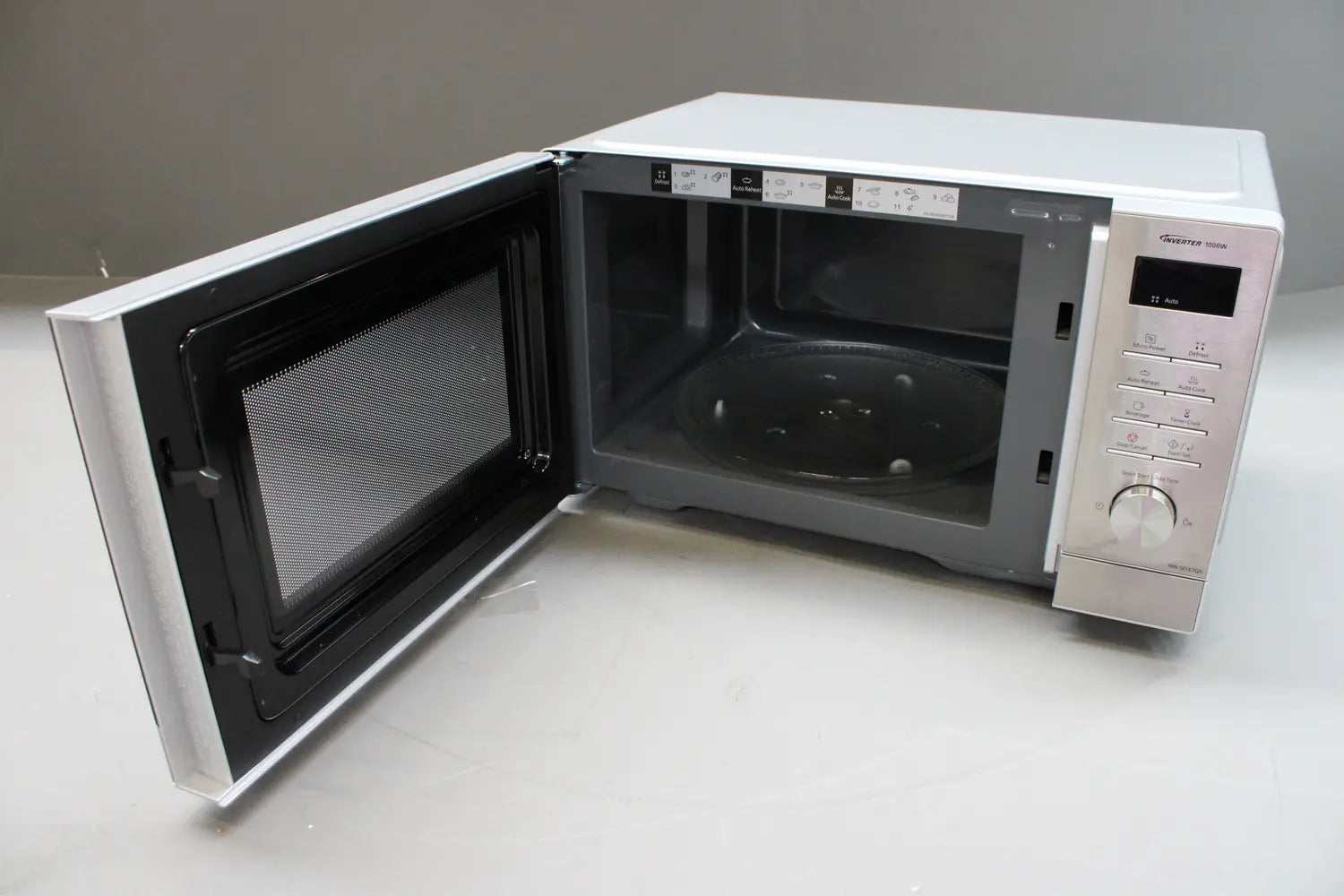 B-Ware Panasonic Nn Sd37 Qsepg Mikrowelle Inv.T. Küchenofen Mikrowelle 23 L Silber - 5025232969807