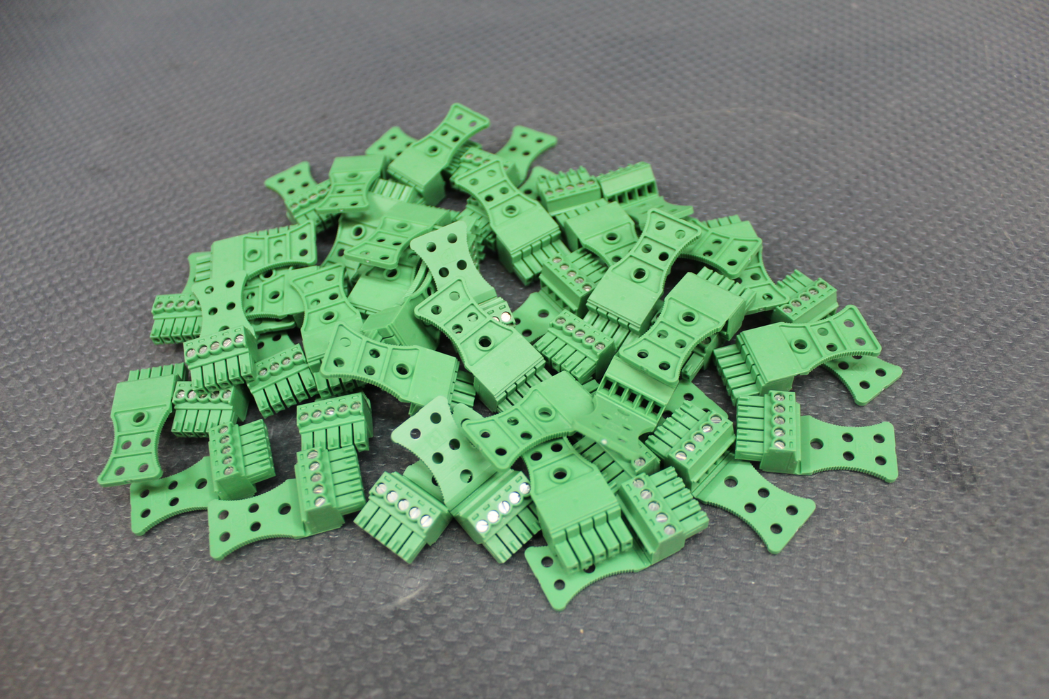 B-Ware Phoenix Contact Buchsengehäuse Kabel Steckerteil Grün Schraubklemme 99 Stück - 4046356436472