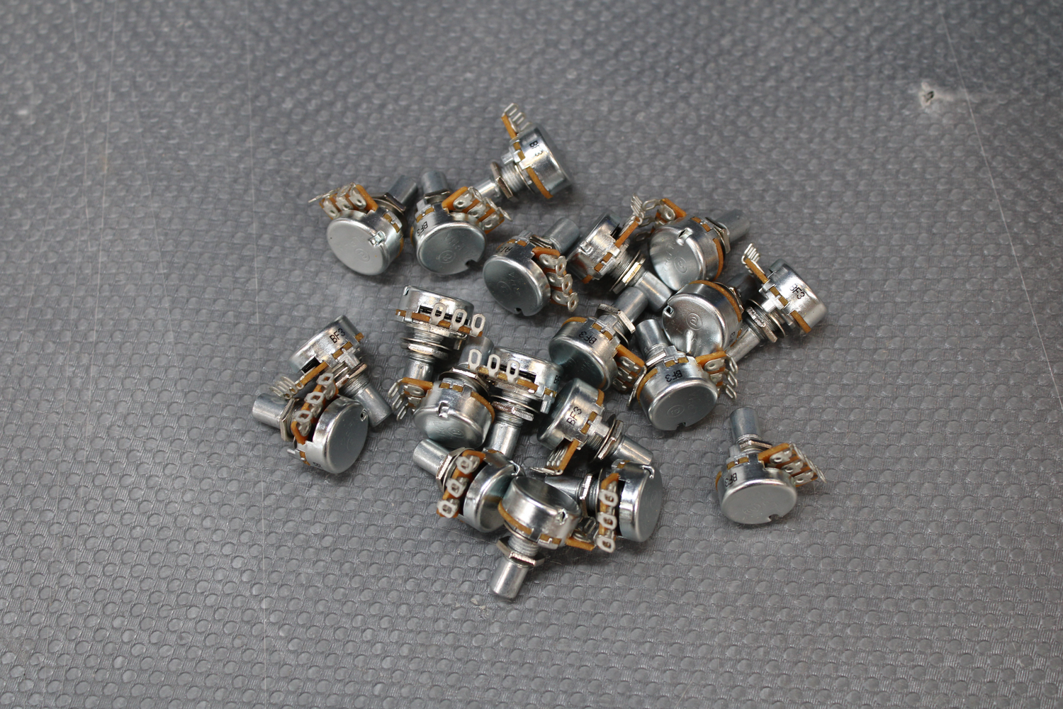 B-Ware Alpha Rv16 Af10 A10 Km Drehpotentiometer Potentiometer Mono 50 M W 10 Kω 20 Stück - 2050005490137