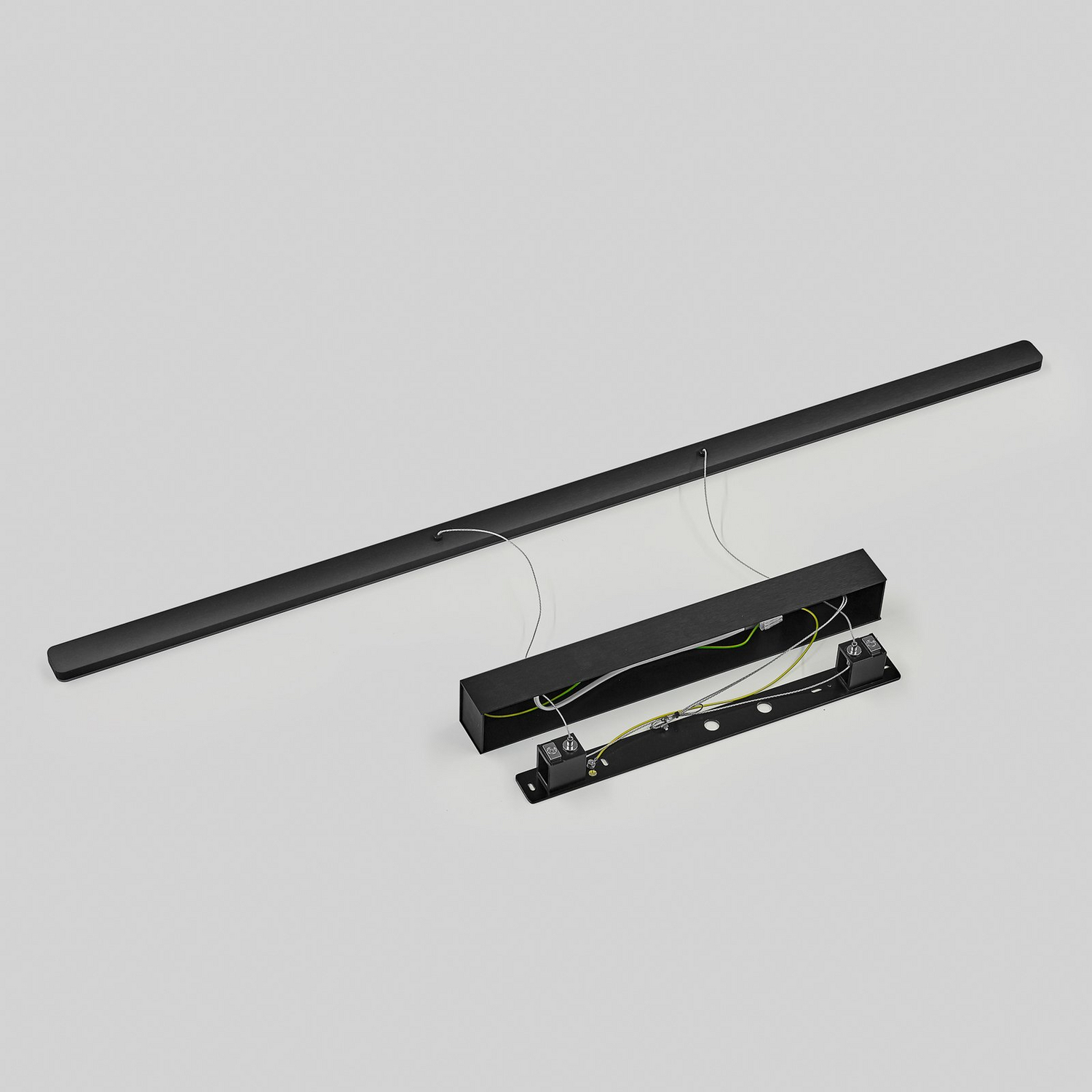Suspension LED Quitani de qualité B, modèle Margita, noire, longueur 118 cm, à intensité variable
