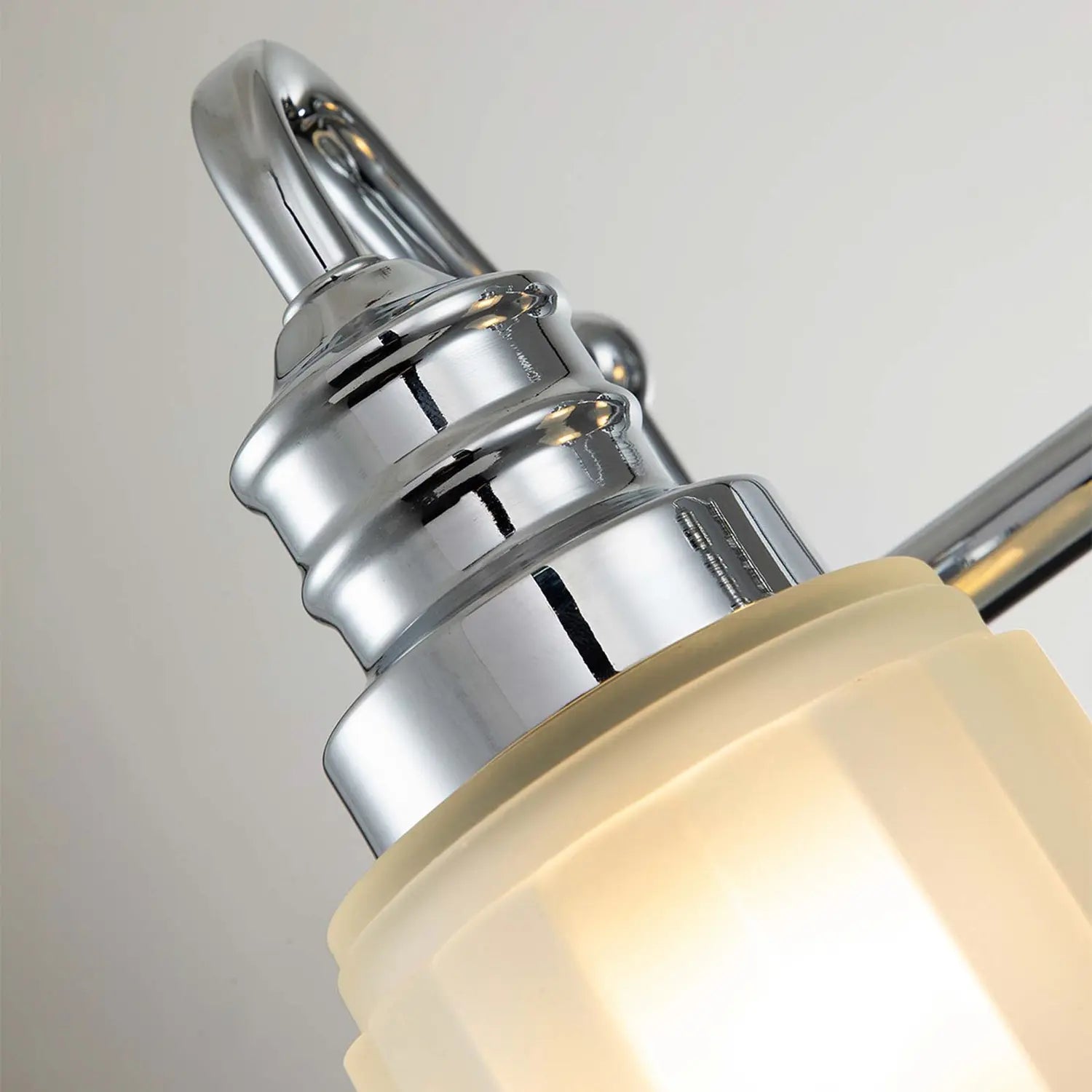 B-Ware Quoizel Wandleuchte Wandlampe Swell Spiegel Chrom Poliert Glas Weiß G9 Led Ip44 - 5024005596516