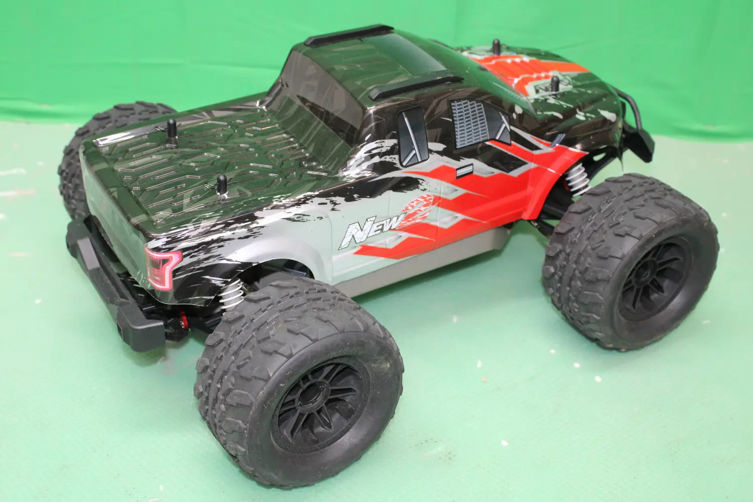B-Ware Reely Rc Monstertruck Modellauto New2 1:10 Akku Ladegerät Truck Siehe Text/F889 - 4064161259666