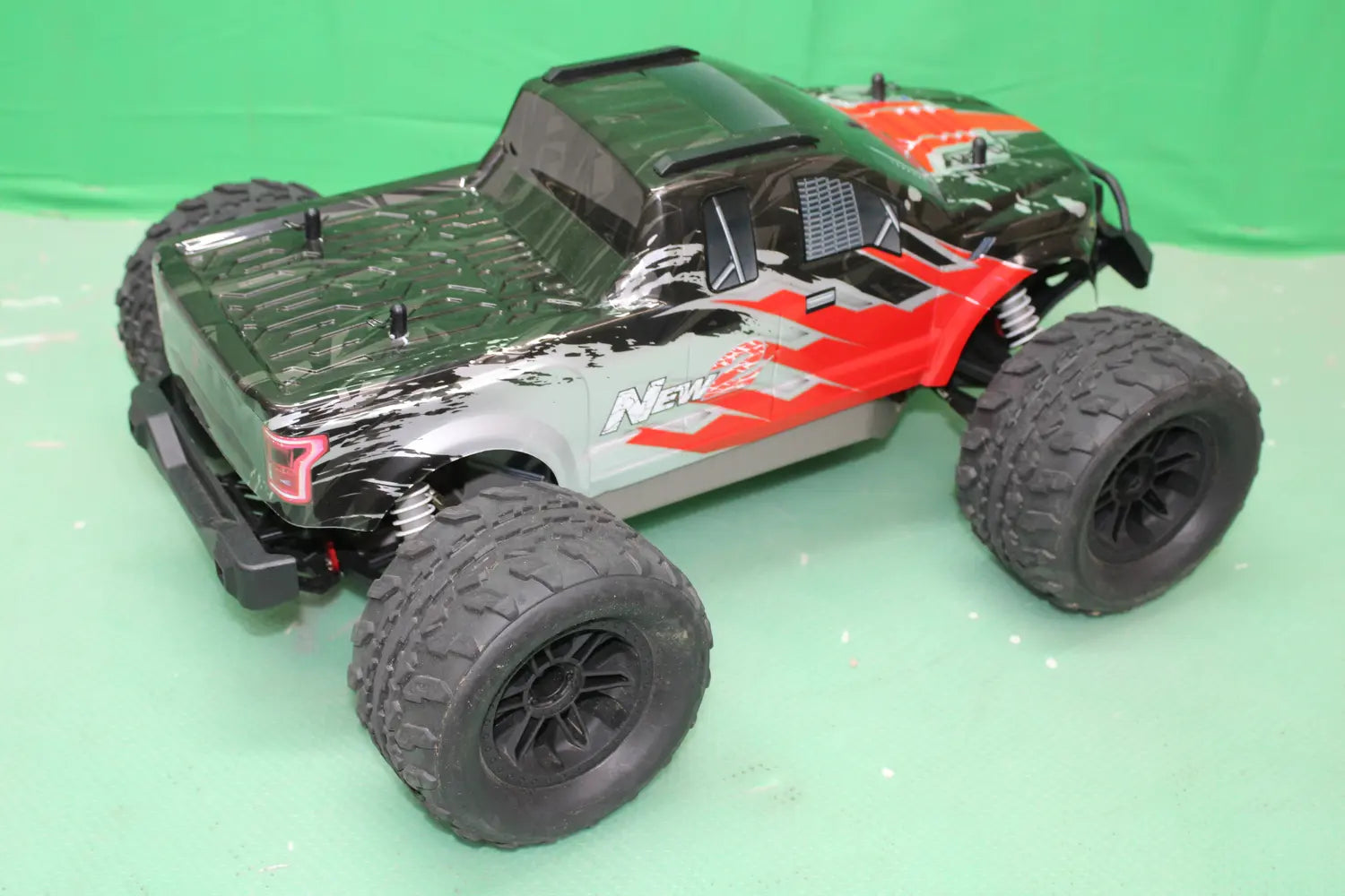 B-Ware Reely Rc Monstertruck Modellauto New2 1:10 Akku Ladegerät Truck Siehe Text/F889 - 4064161259666