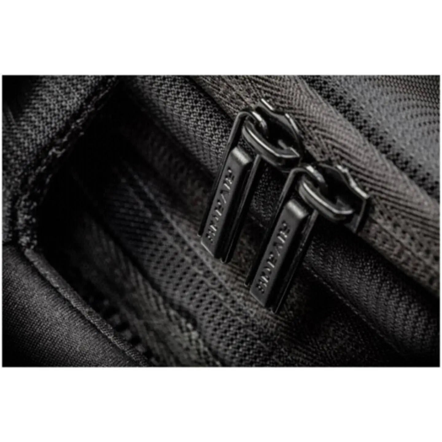 B-Ware Rivacase Rucksack 7470 (Ps) Kameratasche Notebooktasche Schwarz Grün Trennwä4 - 6901801074709