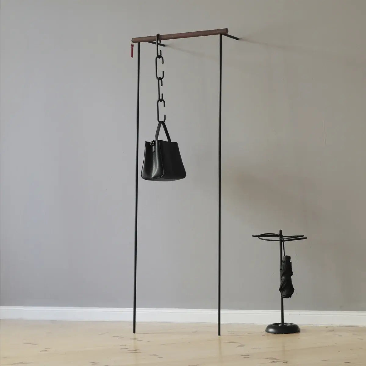 B-Ware Roomsafari Leanon Garderobe Kleiderständer Flur Nussbaum Schwarz Standmöbel - 4260710810078