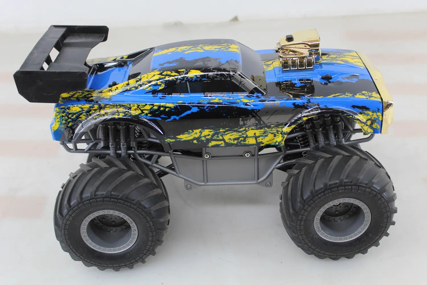 C-Ware Rc Auto Modellauto Geländewagen Ghost Driver Xxl Rc Car Offroad Siehe Text/Foto - 4009803224589