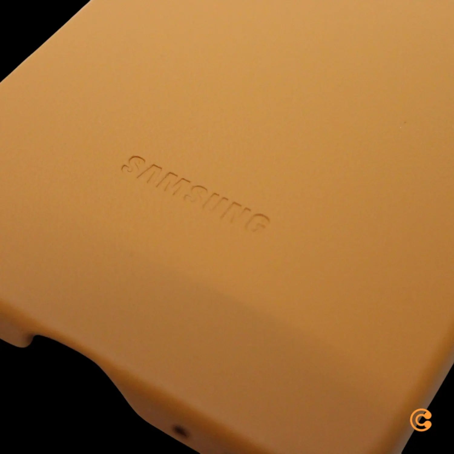 B-Ware Samsung Hülle Case Schutz Galaxy Z Flip7 Handyhülle Braun Kindsuit Cover Camel - 8806097466512