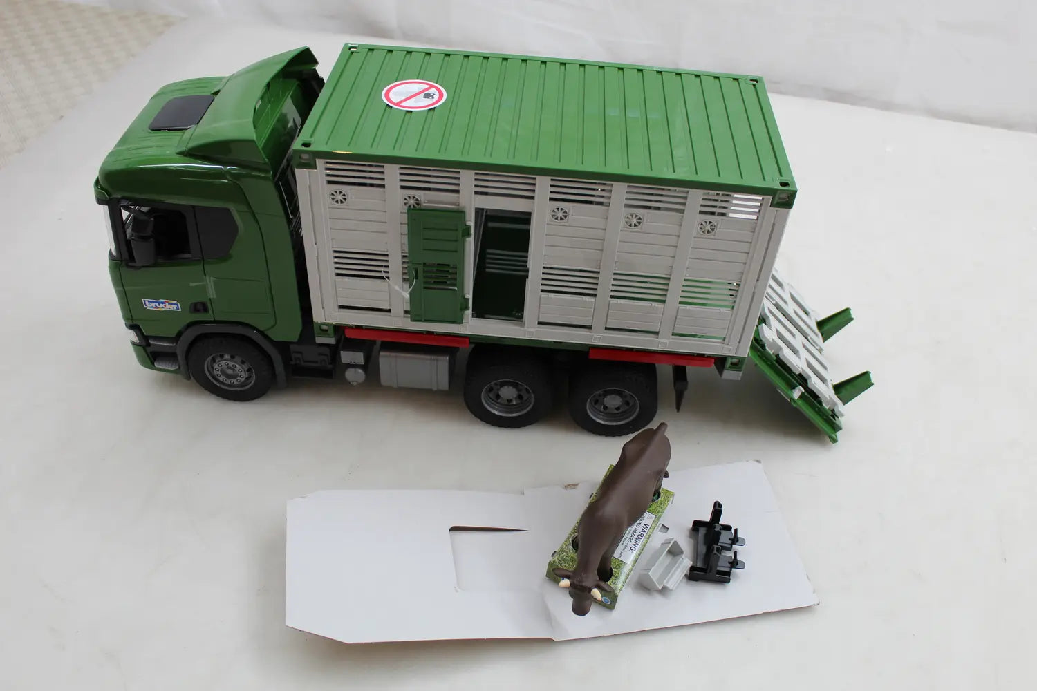 B-Ware Bruder Scania Super 560 R Tiertransporter Rind Nutzfahrzeug Siehe Text/Foto966 - 4001702035488