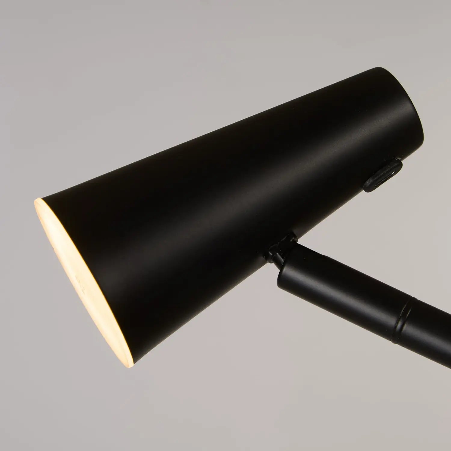 B-Ware Searchlight Stehleuchte Bodenlampe Led Akku Schwarz Matt Eisen Dimmbar Usb - 5053423298627
