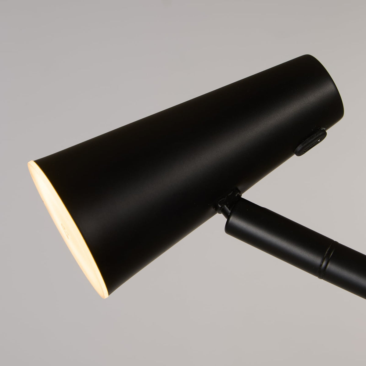 searchlight Stehleuchte Bodenlampe LED Akku schwarz matt Eisen dimmbar USB - 5053423298627