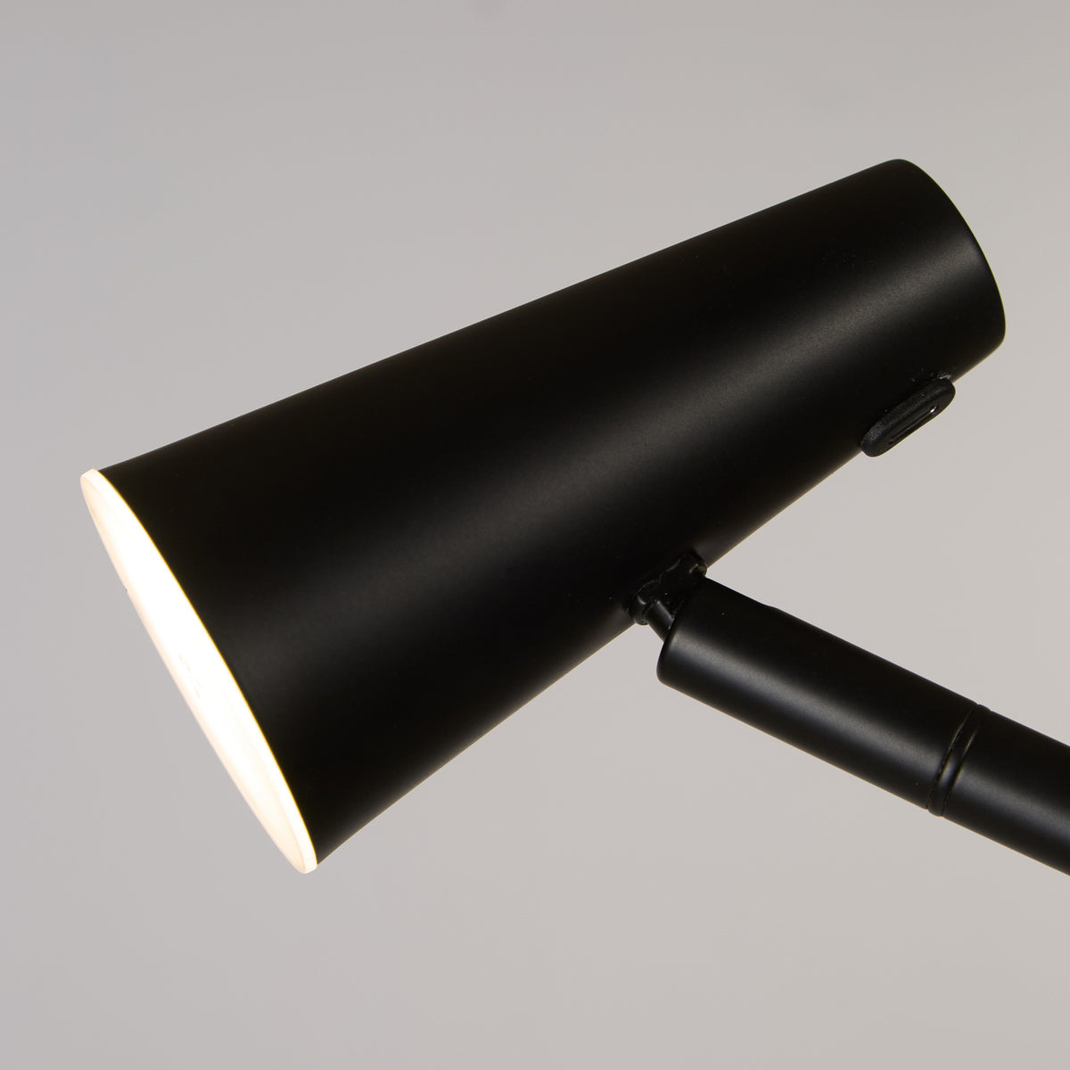 searchlight Stehleuchte Bodenlampe LED Akku schwarz matt Eisen dimmbar USB - 5053423298627